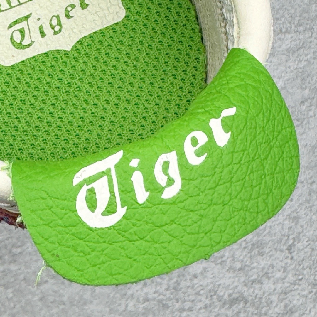 图片[15]-＃HK纯原 Asics Onitsuka Tiger MEXICO 66 亚瑟士鬼冢虎复古经典板鞋 市场最强版本 头层小羊皮加持 海外订单工厂出品 超成熟稳定的做工品控 原装全套纸板楦头开发 原汁原味 完美呈现版型 私模正确鞋底咬花纹路 一比一鞋头弧度高度鞋身弧度 绝不口嗨 细节品控鞋型随意秒杀市面 原档咬花纹路私模大底 一个单元有六个三角形 总体形拼接呈现花瓣状 官方四联吊牌 原装Ortholite轻量化鞋垫 原盒原配 质保卡 说明书 钢印防尘纸 纸板中底带钢印 乳胶组合鞋垫 支持全方位的对比专柜 产品从款式颜色造型上体现出追求舒适和细节的完美 鞋类更是推崇手工制作的严谨与完美 融舒适性与可穿性的设计风格 注重细节的完美和别致魅力 既保持稳重 又不失轻松的时尚感 尺码：36 37 37.5 38 39 39.5 40 40.5 41.5 42 42.5 43.5 44 45 46-选品中心