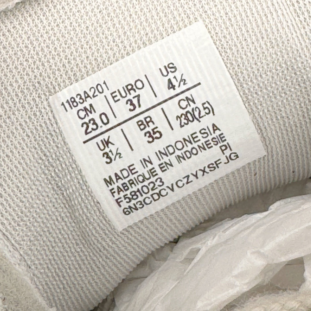 图片[17]-＃HK纯原 Asics Onitsuka Tiger MEXICO 66 亚瑟士鬼冢虎复古经典板鞋 市场最强版本 头层小羊皮加持 海外订单工厂出品 超成熟稳定的做工品控 原装全套纸板楦头开发 原汁原味 完美呈现版型 私模正确鞋底咬花纹路 一比一鞋头弧度高度鞋身弧度 绝不口嗨 细节品控鞋型随意秒杀市面 原档咬花纹路私模大底 一个单元有六个三角形 总体形拼接呈现花瓣状 官方四联吊牌 原装Ortholite轻量化鞋垫 原盒原配 质保卡 说明书 钢印防尘纸 纸板中底带钢印 乳胶组合鞋垫 支持全方位的对比专柜 产品从款式颜色造型上体现出追求舒适和细节的完美 鞋类更是推崇手工制作的严谨与完美 融舒适性与可穿性的设计风格 注重细节的完美和别致魅力 既保持稳重 又不失轻松的时尚感 尺码：36 37 37.5 38 39 39.5 40 40.5 41.5 42 42.5 43.5 44 45 46-选品中心