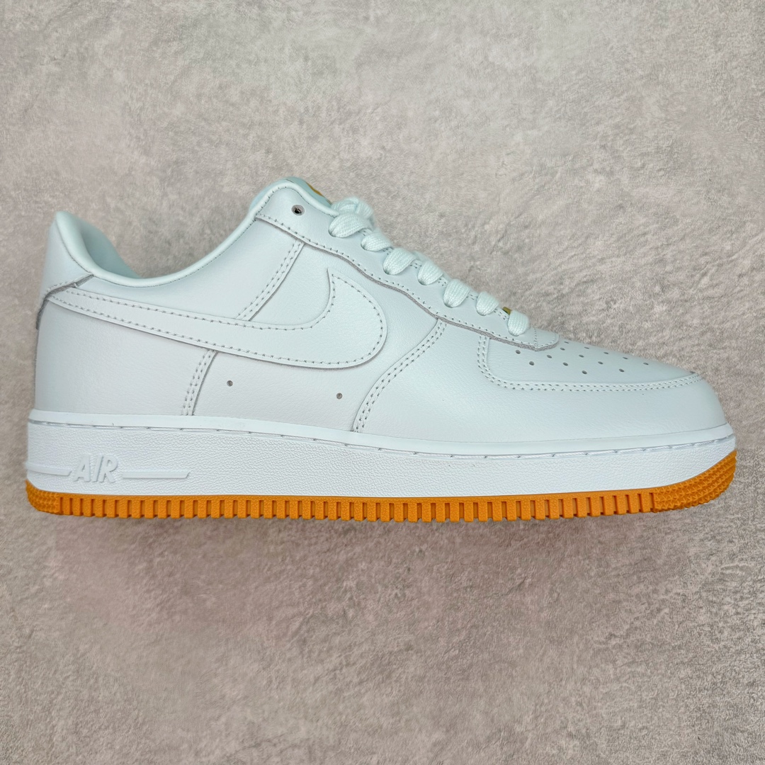 💰180 NK Air Force 1´07 Low 空军一号低帮百搭休闲运动板鞋 HF4933-400 柔软、弹性十足的缓震性能和出色的中底设计 横跨复古与现代的外型结合 造就出风靡全球 三十多年的Force 1 直到今天还深受青睐 SIZE：36 36.5 37.5 38 38.5 39 40 40.5 41 42 42.5 43 44 44.5 45 编码：Mby2936050-运动鞋