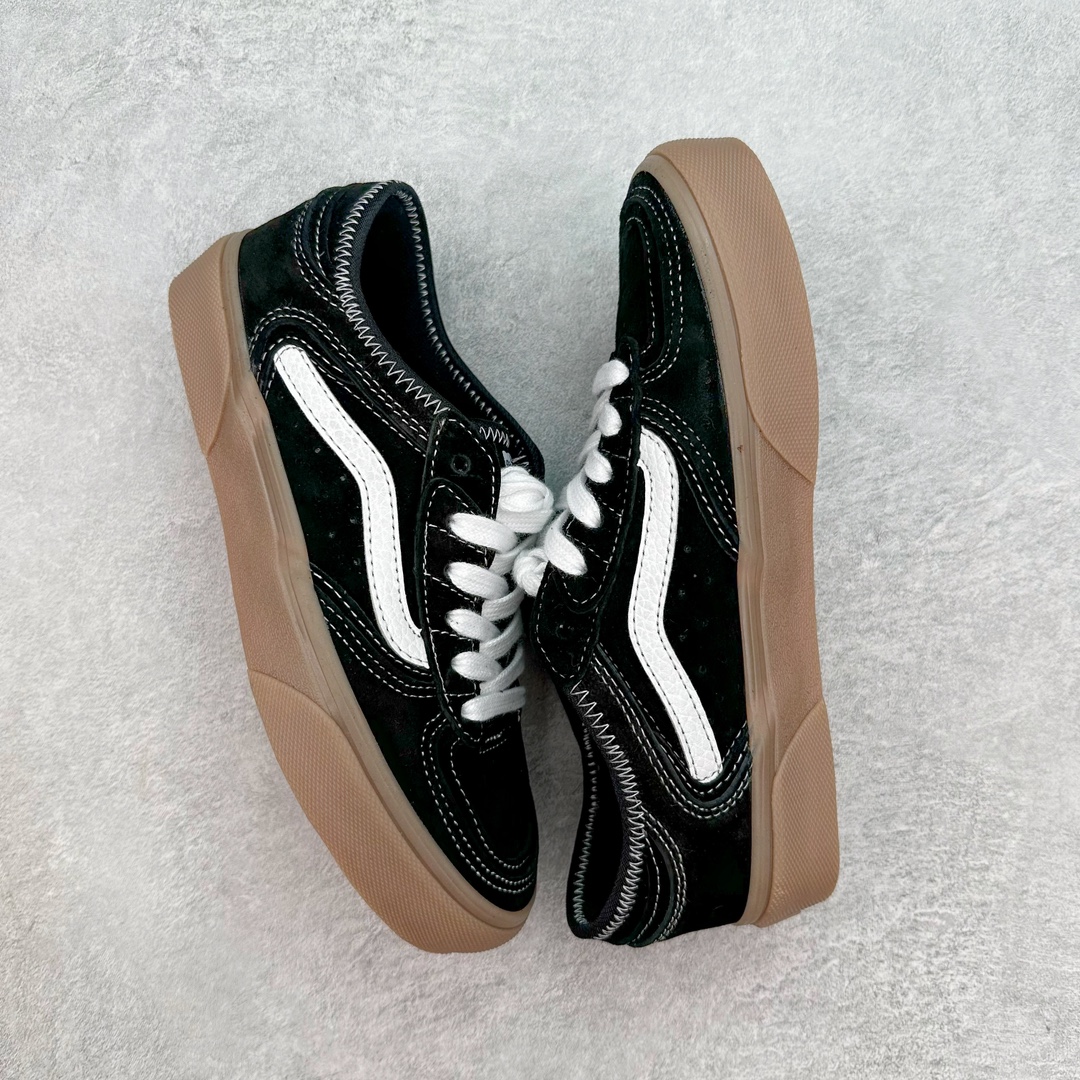 图片[3]-💰150 Vans Rowley Classics 黑生胶n范斯官方 经典复古休闲滑板鞋n复古鞋型搭配全麂皮鞋身做工扎实 鞋两侧标志性Vans条纹Sidestripe 后跟压印数字“66/99”分表代表Vans品牌成立于1966和Rowley Pro诞生于1999 细节满满 货号：VN0A4BTT9X1 尺码：35 36 36.5 37 38 38.5 39 40 40.5 41 42 42.5 43 44 编码：by2936020-运动鞋