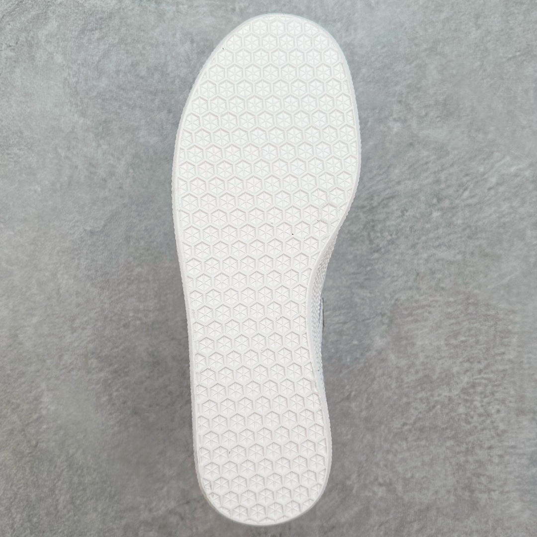 图片[9]-AD Gazelle Indoor Trainers 羚羊内训系列低帮复古百搭休闲运动德训风板鞋 IE0444 90年代经典的复刻版！自60年代以足球训练鞋面世以来,Gazelle就以其经典设计席卷全球。1991年版本的复刻,再造经典Gazelle。采用皮革打造,搭配浊色细节,让这款经典更加简约。尺码：36 36⅔ 37⅓ 38 38⅔ 39⅓ 40 40⅔ 41⅓ 42 42⅔ 43⅓ 44 45-选品中心
