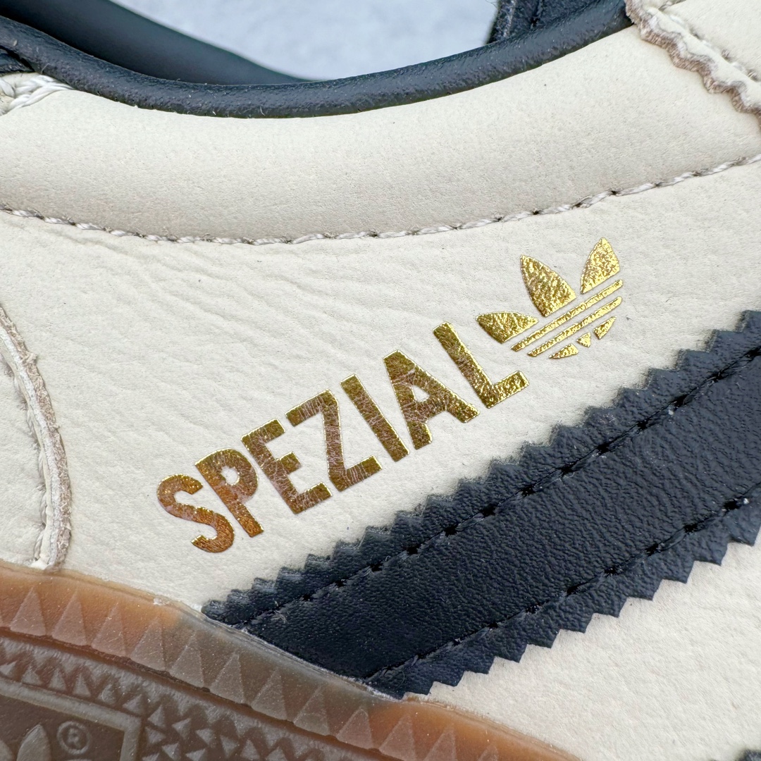 图片[17]-💰180 ＃C版纯原 AD Originals Handball SPZL 手球运动员系列百搭休闲运动板鞋 IE3698 这款来自阿迪达斯的这款HANDBALL SPZL前身是一双手球运动鞋，这一次拿来复刻，所以鞋面的主要色彩选用了黑色， 鞋面外侧除了Spezial字母之外还有三叶草标志。Handball SPZL作为复古手球训练鞋与作为室内足球鞋的Samba有着异曲同工之处，但是质感更为出众的鞋身以及丰富的配色选择比起Samba来讲可以说是更胜一筹了！尺码：36 36⅔ 37⅓ 38 38⅔ 39⅓ 40 40⅔ 41⅓ 42 42⅔ 43⅓ 44 45  编码：Jby2936050-运动鞋