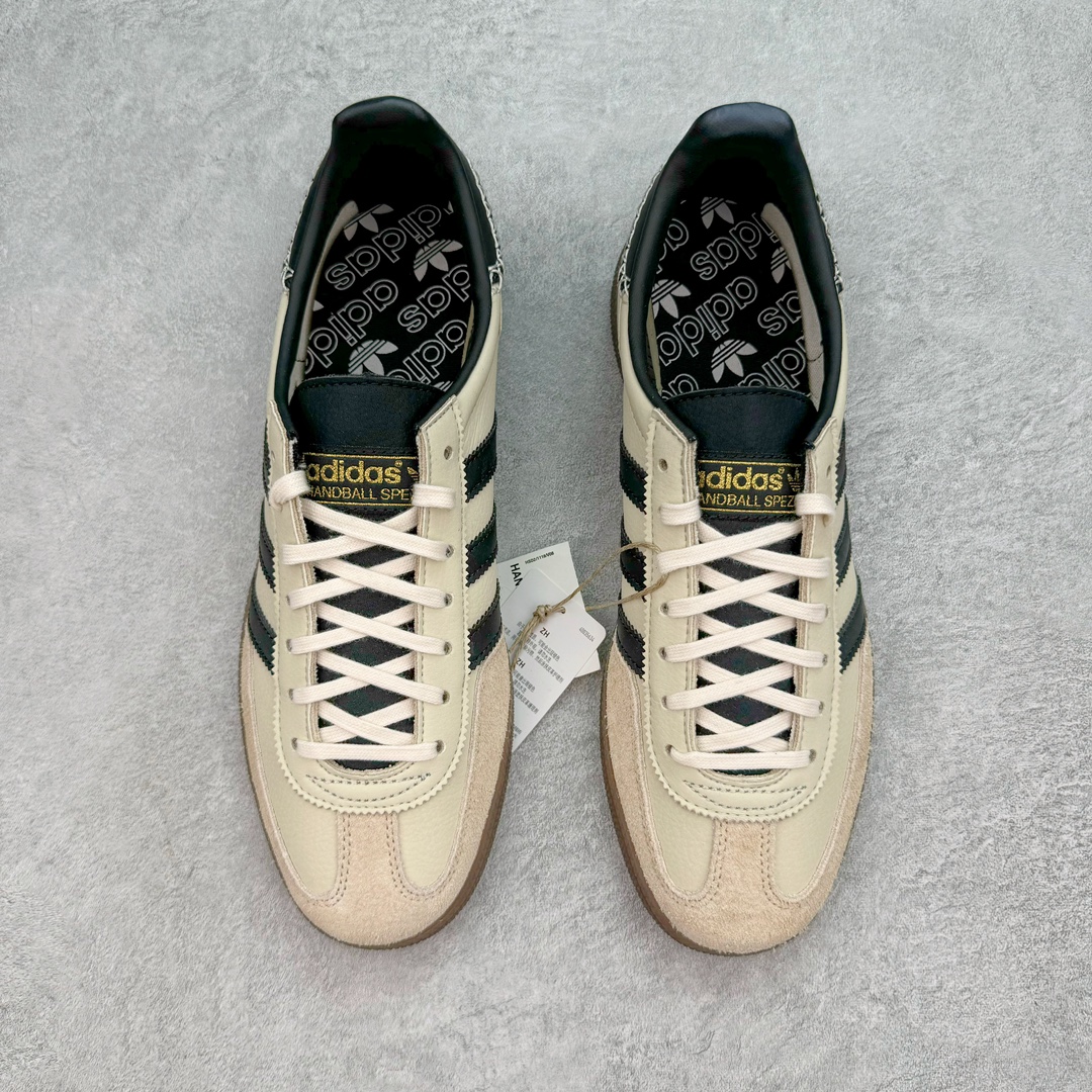 图片[2]-💰180 ＃C版纯原 AD Originals Handball SPZL 手球运动员系列百搭休闲运动板鞋 IE3698 这款来自阿迪达斯的这款HANDBALL SPZL前身是一双手球运动鞋，这一次拿来复刻，所以鞋面的主要色彩选用了黑色， 鞋面外侧除了Spezial字母之外还有三叶草标志。Handball SPZL作为复古手球训练鞋与作为室内足球鞋的Samba有着异曲同工之处，但是质感更为出众的鞋身以及丰富的配色选择比起Samba来讲可以说是更胜一筹了！尺码：36 36⅔ 37⅓ 38 38⅔ 39⅓ 40 40⅔ 41⅓ 42 42⅔ 43⅓ 44 45  编码：Jby2936050-运动鞋