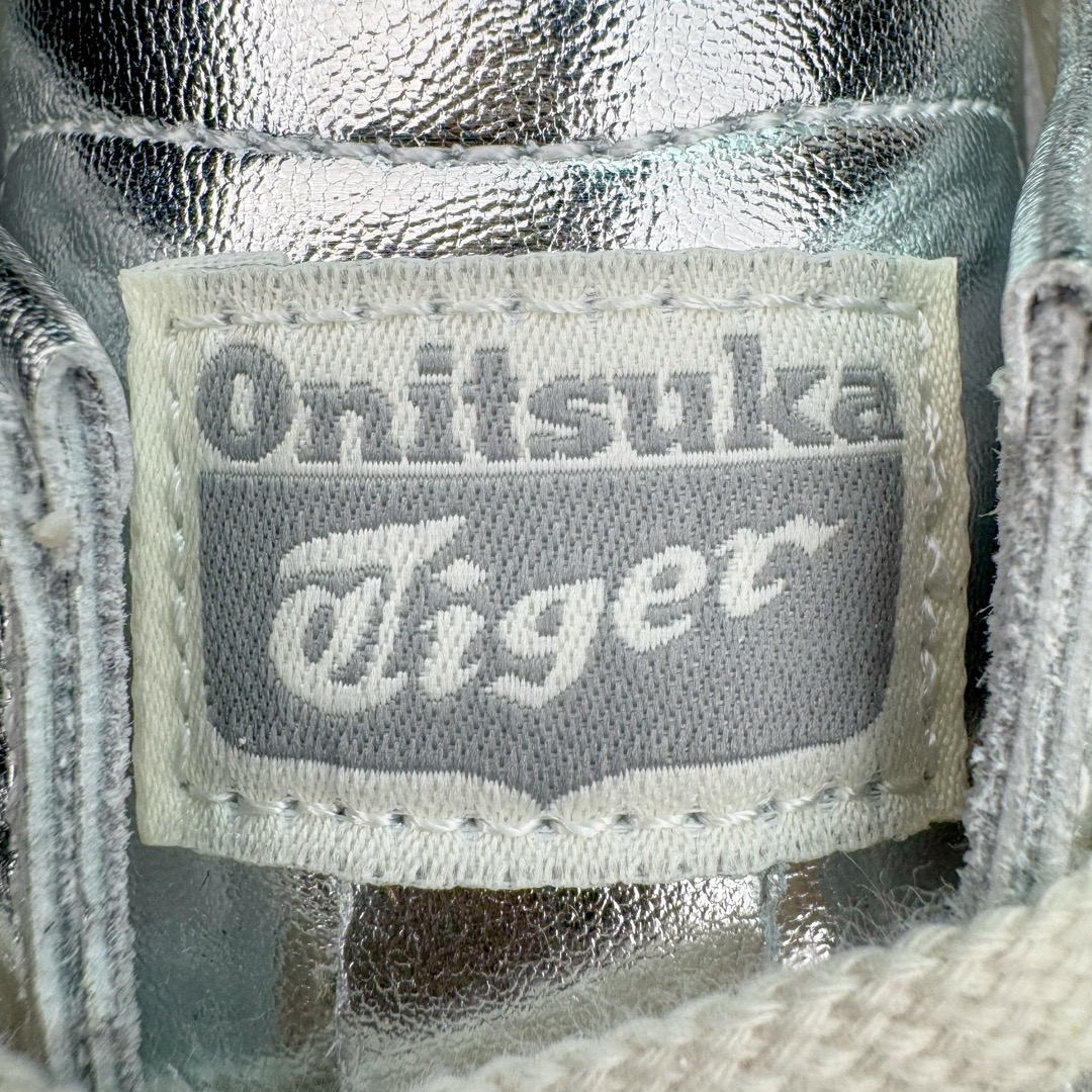 图片[10]-💰120 ＃C版 Asics Onitsuka Tiger MEXICO 66 亚瑟士鬼冢虎复古经典板鞋 市场王者选手 海外订单工厂出品 长期生产补货永不断码 超成熟稳定的做工品控  原装全套纸板楦头开发 原汁原味 完美呈现版型 私模正确鞋底咬花纹路 一比一鞋头弧度高度鞋身弧度 绝不口嗨 细节品控鞋型随意秒杀市面 原档咬花纹路私模大底 一个单元有六个三角形 总体形拼接呈现花瓣状 官方四联吊牌 原装Ortholite轻量化鞋垫 原盒原配 质保卡 说明书 钢印防尘纸  纸板中底带钢印 乳胶组合鞋垫 支持全方位的对比专柜 产品从款式颜色造型上体现出追求舒适和细节的完美 鞋类更是推崇手工制作的严谨与完美 融舒适性与可穿性的设计风格 注重细节的完美和别致魅力 既保持稳重 又不失轻松的时尚感 尺码：36 37 37.5 38 39 39.5 40 40.5 41.5 42 42.5 43.5 44 45 编码：Bby1936090-运动鞋