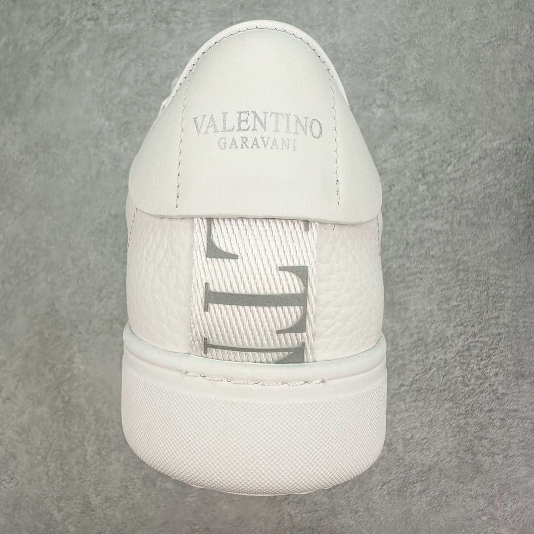 图片[8]-💰400 华伦天奴 Valentino Garavani VL7N Low Sneaker 系列低帮百搭绑带小白鞋板鞋 原楦数据开发版型 配置原装礼盒防尘袋及包装物 采用进口头层荔枝纹小牛皮革组合固色翻毛皮鞋面材质 小牛真皮内衬及内里灌注PU缓震乳胶脚垫 外置厚实RB增高橡胶大底 个性标识与街头灵感完美平衡 意大利高奢时装品牌 6个绑带搭配橡胶质感VLTN LOGO Valentino Garavani LOGO印在背部和鞋舌 尺码 : 35 36 37 38 39 40 41 42 43 44 45 编码：Wby4936070-运动鞋