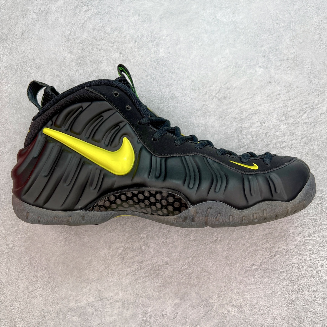 ＃纯原福利 NK Air Foamposite One 黑黄泡 莞产原底面 公司渠道同模具 鞋型发泡360度无死角 双层Zoom气垫植入 中底完美注胶 搭载原厂碳纤维材质 诞生于1997年的NK Air Foamposite系列可以说是整个球鞋历史上最为经典的系列之一 也就是我们常说的“喷”和“泡” 其中“喷”由Foamposite One代言人Penny的英文音译而来 而“泡”则来源于另一款鞋型 Foamposite Pro中\\\”pro\\\”的音译 在诞生初期 由于高昂的造价以及超前的外形 Foamposite系列的反对者不在少数 甚至有人认为这款鞋会毁掉整个球鞋行业 但事实证明这双灵感来自于甲虫 自带“黑科技”鞋面以及双层Zoom+大块碳板的太空球鞋不仅受到了大众的接受与追捧 并且成功的影响了篮球鞋的发展 尺码：38.5 39 40 40.5 41 42 42.5 43 44 44.5 45 46-选品中心