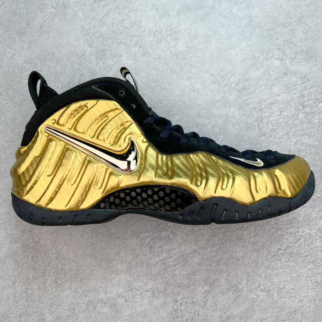 ＃纯原福利 NK Air Foamposite One 黄金泡 624041-701 莞产原底面 公司渠道同模具 鞋型发泡360度无死角 双层Zoom气垫植入 中底完美注胶 搭载原厂碳纤维材质 诞生于1997年的NK Air Foamposite系列可以说是整个球鞋历史上最为经典的系列之一 也就是我们常说的“喷”和“泡” 其中“喷”由Foamposite One代言人Penny的英文音译而来 而“泡”则来源于另一款鞋型 Foamposite Pro中\\\”pro\\\”的音译 在诞生初期 由于高昂的造价以及超前的外形 Foamposite系列的反对者不在少数 甚至有人认为这款鞋会毁掉整个球鞋行业 但事实证明这双灵感来自于甲虫 自带“黑科技”鞋面以及双层Zoom+大块碳板的太空球鞋不仅受到了大众的接受与追捧 并且成功的影响了篮球鞋的发展 尺码：38.5 39 40 40.5 41 42 42.5 43 44 44.5 45 46-选品中心
