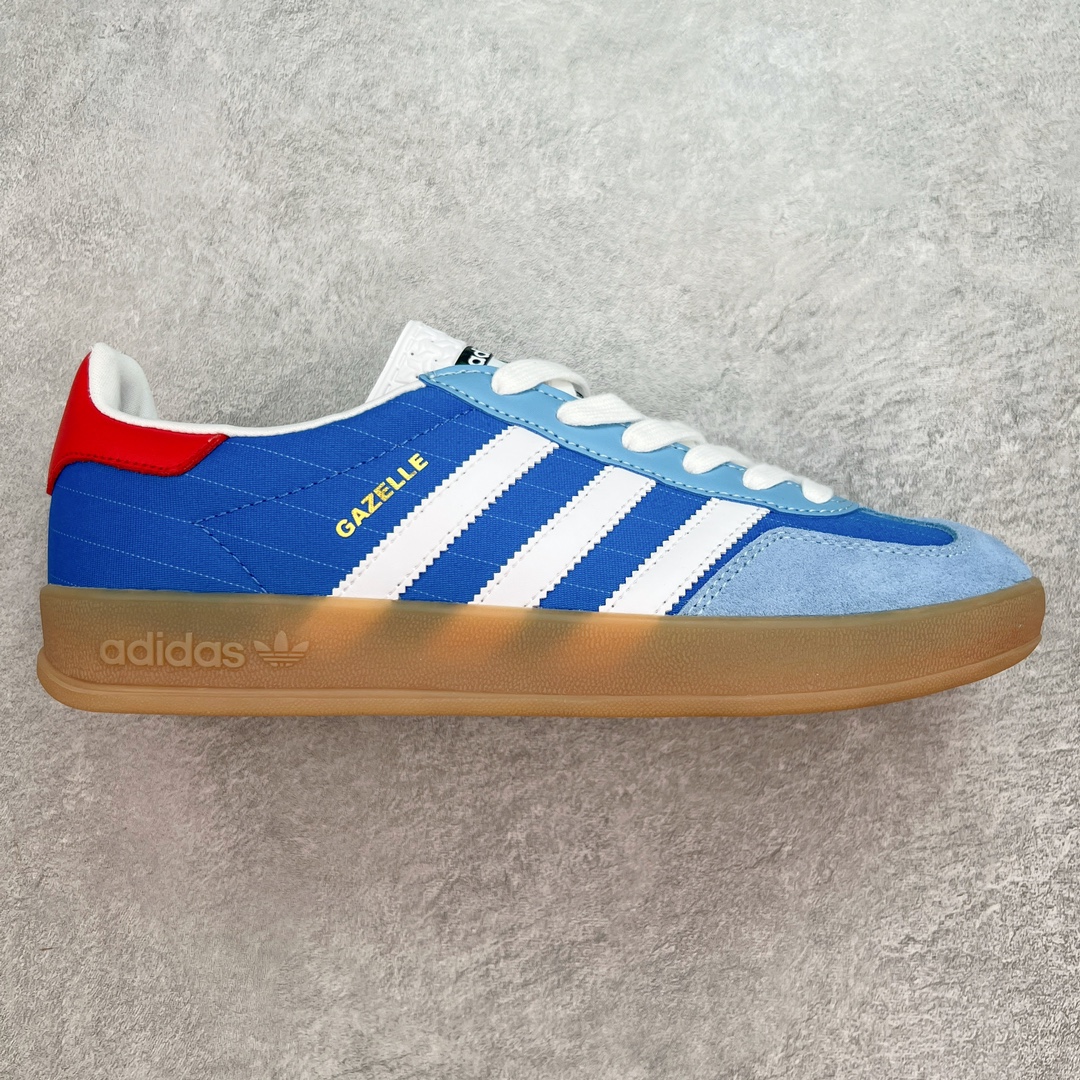 💰180 ＃S2纯原 AD Original Gazelle Indoor Trainers 瞪羚室内鞋系列低帮复古百搭休闲运动德训风板鞋 蓝色 IF9643 高端零售特供批次 原厂定制长毛翻毛皮组合环保纤维革鞋面材质 内置环保海玻璃鞋垫 外置RB橡胶大底 产品品控稳定性领先行业 原厂全套原楦原纸板冲刀磨具开发 原厂皮料加持 原厂港宝加持定型后跟R度完美 将复古进行到底 简约流畅 三十年不变经典 这款Gazelle运动鞋 无论面料、配色、质感或设计 都只在重现其1991年原款的经典 皮革鞋面 撞色三条纹和鞋跟标的设计 力求呈现90年代的经典复古风潮 Samba火热的同时 也带动了其它的复古鞋型 Gazelle便是其中一只 Gazelle Indoor拥有包边更宽的T字型鞋头 更好的保护运动员的前掌 浓浓的复古氛围感 非常适合现在流行的Cleanfit风格 SIZE：36 36.5 37.5 38 38.5 39 40 40.5 41 42 42.5 43 44 44.5 45 46 编码：by2936050-运动鞋