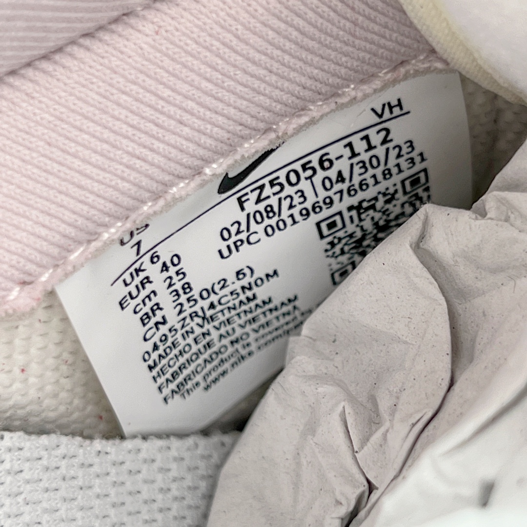 图片[11]-＃K1 NK Dunk Low LX CNY Year Of The Dragon 龙年限定 云起祥龙 白红 FZ5065-112 全鞋以白绿色呈现 红色和蓝色点缀 鞋面采用皮革和翻毛皮材质拼接打造 并在翻毛皮上加入了龙鳞纹图案 鞋带扣也换成了龙爪样式 新年氛围感十足 全新支线性价比拉满 迎合行情定价 正确头层皮料 细节均购入原鞋校对开发 全套原纸板楦头加持 细节品控鞋型稳定 独家私模官方最新原厂磨具打造大底 鞋头坡度极致还原 原盒原配 玻璃冲刀 超高清洁度 全鞋零毛边皮料切割 正确中底布背胶中底布拉帮走线 尺码：36 36.5 37.5 38 38.5 39 40 40.5 41 42 42.5 43 44 44.5 45 46-选品中心