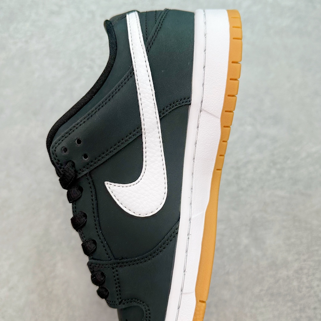 图片[7]-💰190 ＃K1 NK SB Dunk Low Pro 黑白生胶 CD2563-006 全新支线性价比拉满 迎合行情定价 正确头层皮料 细节均购入原鞋校对开发 全套原纸板楦头加持 细节品控鞋型稳定 独家私模官方最新原厂磨具打造大底 鞋头坡度极致还原 原盒原配 玻璃冲刀 超高清洁度 全鞋零毛边皮料切割 正确中底布背胶中底布拉帮走线 SIZE：36 36.5 37.5 38 38.5 39 40 40.5 41 42 42.5 43 44 44.5 45 46 编码：by2936060-运动鞋