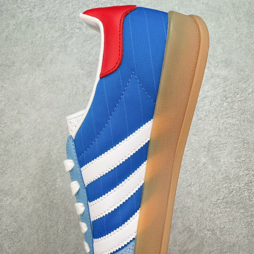 图片[7]-💰180 ＃S2纯原 AD Original Gazelle Indoor Trainers 瞪羚室内鞋系列低帮复古百搭休闲运动德训风板鞋 蓝色 IF9643 高端零售特供批次 原厂定制长毛翻毛皮组合环保纤维革鞋面材质 内置环保海玻璃鞋垫 外置RB橡胶大底 产品品控稳定性领先行业 原厂全套原楦原纸板冲刀磨具开发 原厂皮料加持 原厂港宝加持定型后跟R度完美 将复古进行到底 简约流畅 三十年不变经典 这款Gazelle运动鞋 无论面料、配色、质感或设计 都只在重现其1991年原款的经典 皮革鞋面 撞色三条纹和鞋跟标的设计 力求呈现90年代的经典复古风潮 Samba火热的同时 也带动了其它的复古鞋型 Gazelle便是其中一只 Gazelle Indoor拥有包边更宽的T字型鞋头 更好的保护运动员的前掌 浓浓的复古氛围感 非常适合现在流行的Cleanfit风格 SIZE：36 36.5 37.5 38 38.5 39 40 40.5 41 42 42.5 43 44 44.5 45 46 编码：by2936050-运动鞋