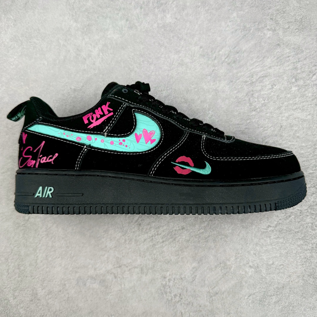 💰220 NK Air Force 1´07 Low 空军一号低帮百搭休闲运动板鞋 FB8971-005 柔软、弹性十足的缓震性能和出色的中底设计 横跨复古与现代的外型结合 造就出风靡全球 三十多年的Force 1 直到今天还深受青睐 SIZE：36 36.5 37.5 38 38.5 39 40 40.5 41 42 42.5 43 44 44.5 45 编码：Mby2936090-运动鞋