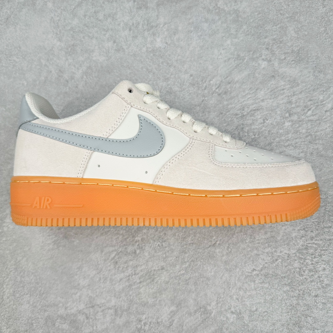 💰180 NK Air Force 1´07 Low 空军一号低帮百搭休闲运动板鞋 FQ8714-002 柔软、弹性十足的缓震性能和出色的中底设计 横跨复古与现代的外型结合 造就出风靡全球 三十多年的Force 1 直到今天还深受青睐 SIZE：36 36.5 37.5 38 38.5 39 40 40.5 41 42 42.5 43 44 44.5 45 编码：Mby2936050-运动鞋