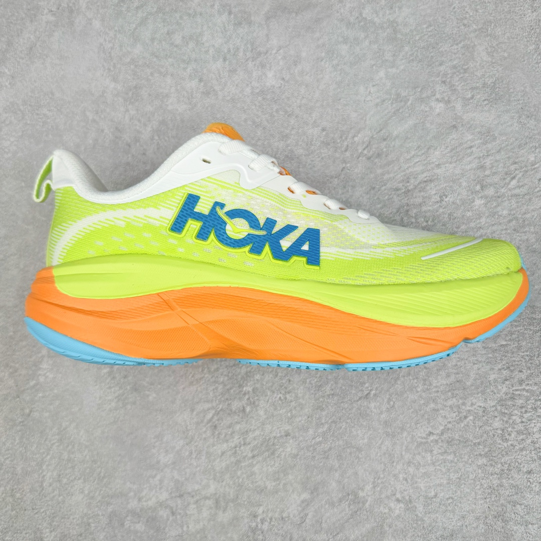 💰180 HOKA ONE ONE SKY FLOW 低帮舒适百搭防滑耐磨低帮休闲跑步鞋男女同款 始终致力于为所有跑者提供更新、更好的跑步装备 相比常规跑鞋 HOKA ONE ONE特别研发使用性能独特的几何形跑鞋中底 此种鞋底更厚、更高、回弹性也更好 除了卓越的缓冲性能 它还能为各种阶段的跑者带来更具动感、更加稳定的跑步体验 HOKA One One从设计之初就清楚意识到 要保证跑者步幅的均匀一致 双脚自然而然的运动至关重要 SIZE：36 36.5 37.5 38 38.5 39 40 40.5 41 42 42.5 43 44 44.5 45 编码：Bby2936050-运动鞋