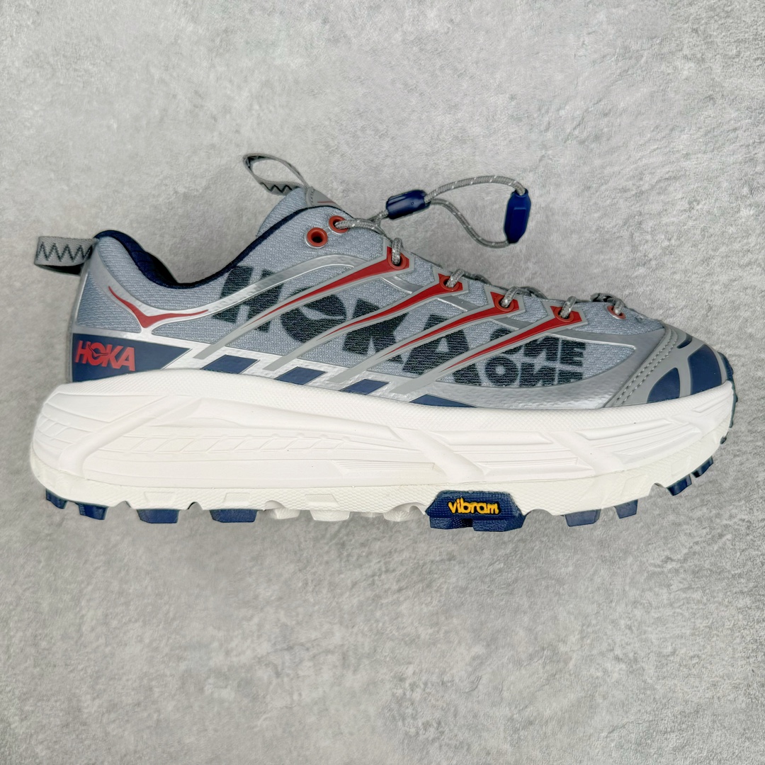 💰220 HOKA ONE ONE Mafate Speed 3 Low 玛法特3代系列低帮轻量户外越野休闲运动慢跑鞋 HOKA ONE ONE 最近推出了一个胶囊系列 Origin Story 这个系列里的 Mafate Speed 2 可以说让我日思夜想有一阵子了 最近终于拔草 让我来分享一下这双也是上脚赞到爆的越野跑鞋吧 以阿尔卑斯山脉作为主题将亮黄色与蓝色调覆盖在这经典轮廓之上 配色的呈现效果相当亮眼 以至于很多人买这个配色是用来日常搭配的 鞋面采用超轻的无缝架构 轻薄的TPU贴在透气的鞋面材料上 减轻重量同时也保证了支撑性 鞋底则采用滚动平衡技术 引导跑者回归自然步态 祖传的神奇EVA材质中底依旧是一如既往地表现优秀 能提供充足的缓震 作为HOKA家的越野跑鞋 VIBRAM 橡胶大底也是必不可少的 即便在复杂湿滑的地形 依旧能有良好的抓地力及稳定性 鞋带采用了弹性不易松脱的扁宽弹性鞋带 前掌与中掌部分也进行了加宽 也更加适合亚洲人的脚型 是一款十分全面且足够强悍的户外硬核越野鞋 而这双极其亮眼的越野跑鞋恰好又是在江山一百中参赛的UTMB冠军 Ludovic POMMERET 夺冠时穿着的战靴 这就让它变得更加有吸引力了 用来日常搭配的话短裤是基本不挑 长裤我个人推荐阔腿裤 工装裤以及各种长筒牛仔裤都可以 SIZE：36 36.5 37.5 38 38.5 39 40 40.5 41 42 42.5 43 44 44.5 45 编码：Pby2936090-运动鞋