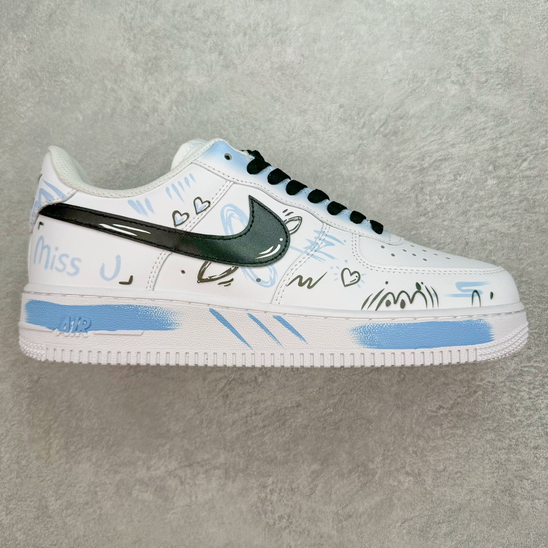 💰220 NK Air Force 1´07 Low 空军一号低帮百搭休闲运动板鞋 CW2288-111 柔软、弹性十足的缓震性能和出色的中底设计 横跨复古与现代的外型结合 造就出风靡全球 三十多年的Force 1 直到今天还深受青睐 SIZE：36 36.5 37.5 38 38.5 39 40 40.5 41 42 42.5 43 44 44.5 45 编码：Mby2936090-运动鞋