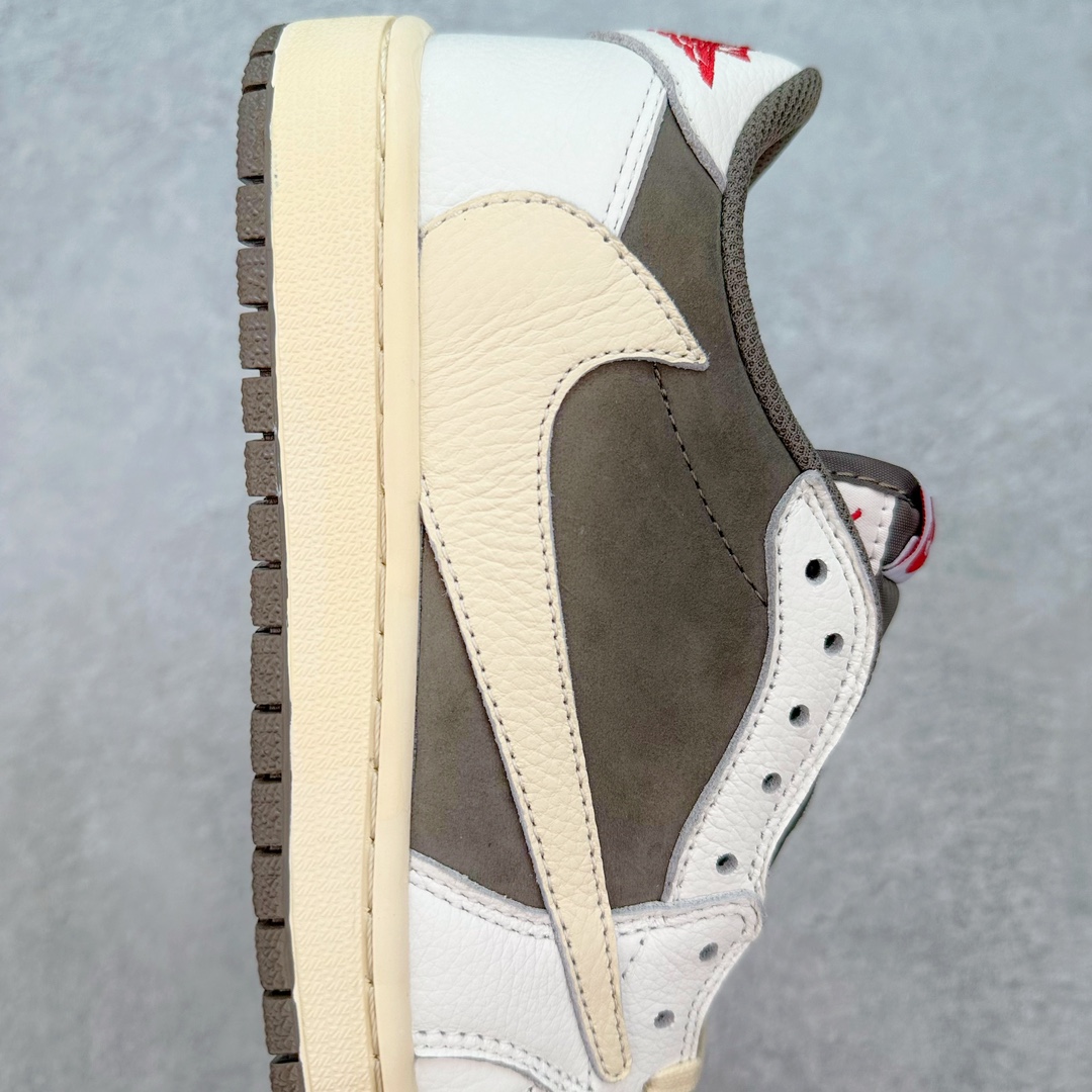 图片[6]-💰130 ＃DT同源福利回馈‼Travis Scott x Air Jordan AJ1 Low OG TS联名倒钩低帮 头层皮料加持 DT同源全套原纸板楦头开发 确保原汁原味 完美呈现倒钩版型 原档案转印油墨一体 一码一磨具拒绝假半码 此版本只针对中端市场 皮料材质有所更替 其他数据细节工艺流程均保持一致 绝不口嗨 原盒原配 外盒透明胶套 内侧字体 工整带凹凸感 原厂拉帮工艺 针距密度一致 后跟弧度收口自然不对折 极致一眼正品既视感 进口玻璃冲刀皮料裁剪零毛边 承诺百分百一致原鞋 全鞋电脑针车工艺 进口港宝加持 后跟自然饱满 全鞋荧光划线卡点 追求极致完美 每一双都是工艺品 多重QC质检 超越公司货的品控标准 SIZE：36 36.5 37.5 38 38.5 39 40 40.5 41 42 42.5 43 44 44.5 45 46 47.5 编码：by2936000-运动鞋