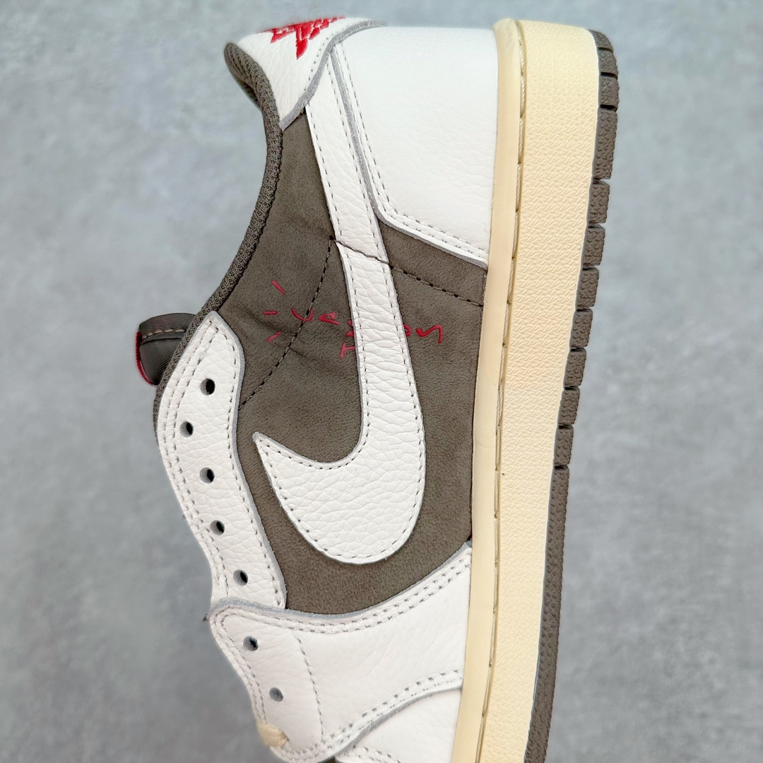 图片[7]-💰130 ＃DT同源福利回馈‼Travis Scott x Air Jordan AJ1 Low OG TS联名倒钩低帮 头层皮料加持 DT同源全套原纸板楦头开发 确保原汁原味 完美呈现倒钩版型 原档案转印油墨一体 一码一磨具拒绝假半码 此版本只针对中端市场 皮料材质有所更替 其他数据细节工艺流程均保持一致 绝不口嗨 原盒原配 外盒透明胶套 内侧字体 工整带凹凸感 原厂拉帮工艺 针距密度一致 后跟弧度收口自然不对折 极致一眼正品既视感 进口玻璃冲刀皮料裁剪零毛边 承诺百分百一致原鞋 全鞋电脑针车工艺 进口港宝加持 后跟自然饱满 全鞋荧光划线卡点 追求极致完美 每一双都是工艺品 多重QC质检 超越公司货的品控标准 SIZE：36 36.5 37.5 38 38.5 39 40 40.5 41 42 42.5 43 44 44.5 45 46 47.5 编码：by2936000-运动鞋