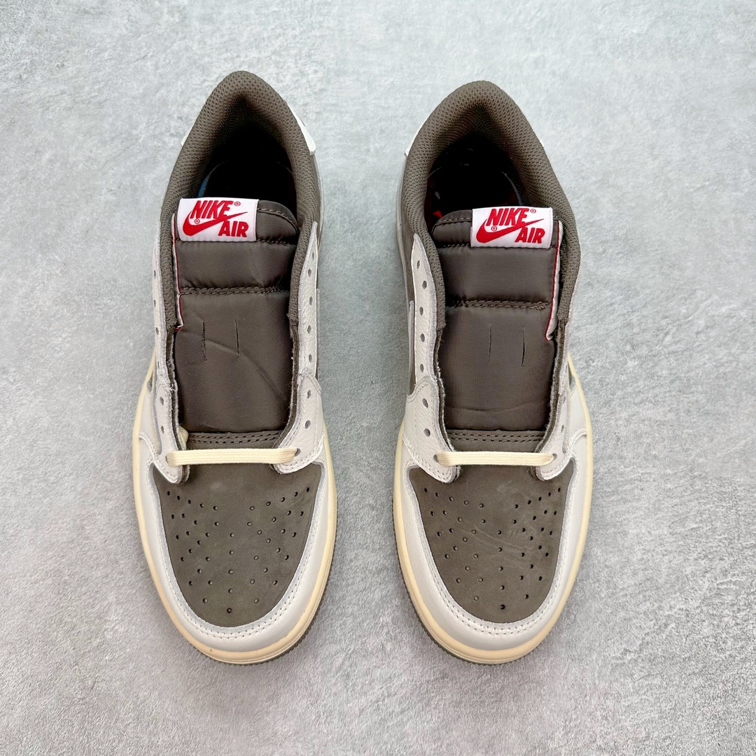 图片[2]-💰130 ＃DT同源福利回馈‼Travis Scott x Air Jordan AJ1 Low OG TS联名倒钩低帮 头层皮料加持 DT同源全套原纸板楦头开发 确保原汁原味 完美呈现倒钩版型 原档案转印油墨一体 一码一磨具拒绝假半码 此版本只针对中端市场 皮料材质有所更替 其他数据细节工艺流程均保持一致 绝不口嗨 原盒原配 外盒透明胶套 内侧字体 工整带凹凸感 原厂拉帮工艺 针距密度一致 后跟弧度收口自然不对折 极致一眼正品既视感 进口玻璃冲刀皮料裁剪零毛边 承诺百分百一致原鞋 全鞋电脑针车工艺 进口港宝加持 后跟自然饱满 全鞋荧光划线卡点 追求极致完美 每一双都是工艺品 多重QC质检 超越公司货的品控标准 SIZE：36 36.5 37.5 38 38.5 39 40 40.5 41 42 42.5 43 44 44.5 45 46 47.5 编码：by2936000-运动鞋