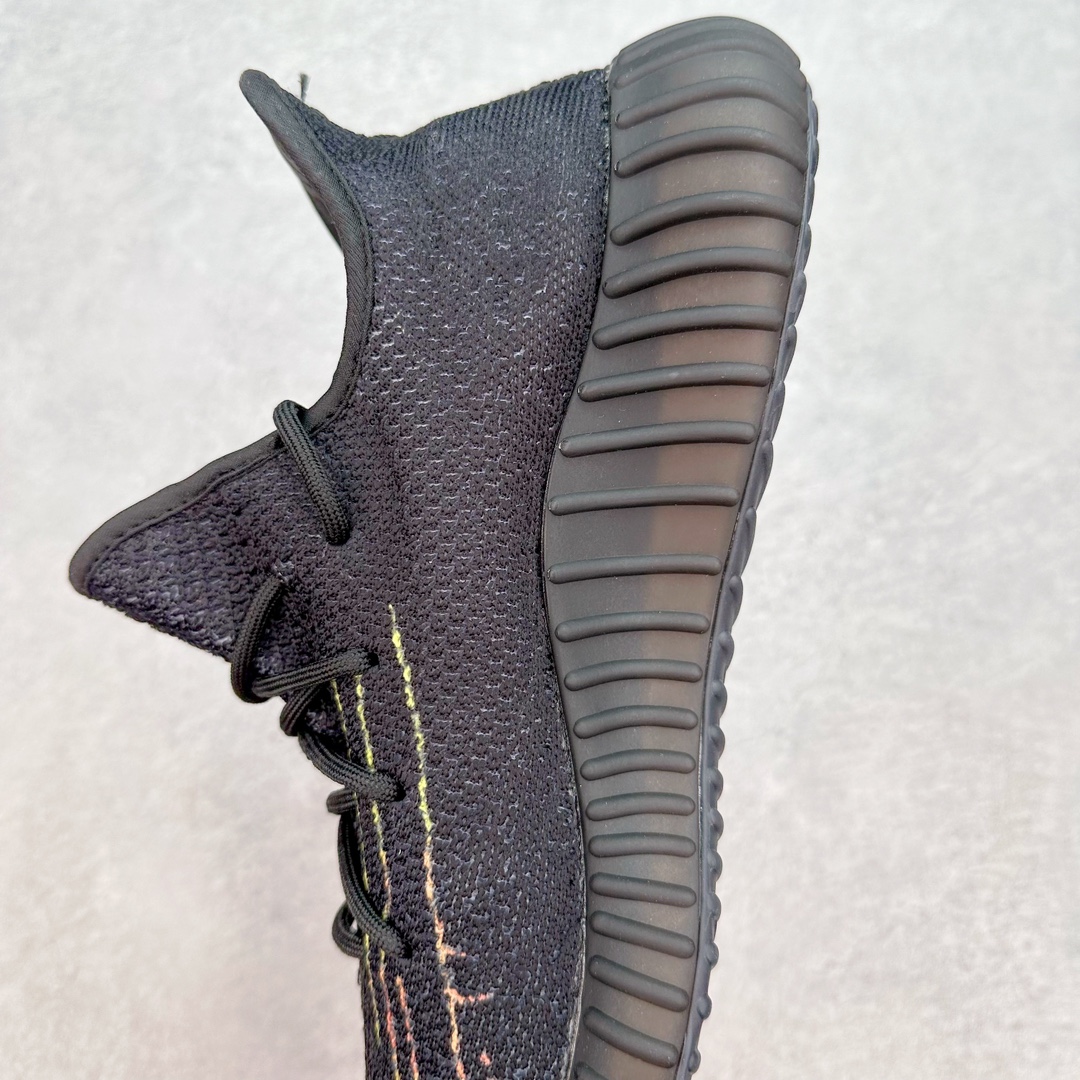 图片[7]-Yeezy Boost 350 V2 系列得物定制球鞋 涂鸦配色 全套原楦 原纸版 原鞋开模完美打造 采用辰元飞织鱼丝网原厂面 非进口机台 大底原厂半透明RB巴斯夫满钉大底 原厂东莞百宏3M反光鞋带 质感一致 原厂鑫成新粉原鞋垫 LOGO胶浆印花 钛金针与高士马克线针车精工打造 一切遵循原厂指令单采购同源原材 采购全套原厂进口材料 尺码：36 36.5 37 38 38.5 39 40 40.5 41 42 42.5 43 44 44.5 45 46 47-选品中心