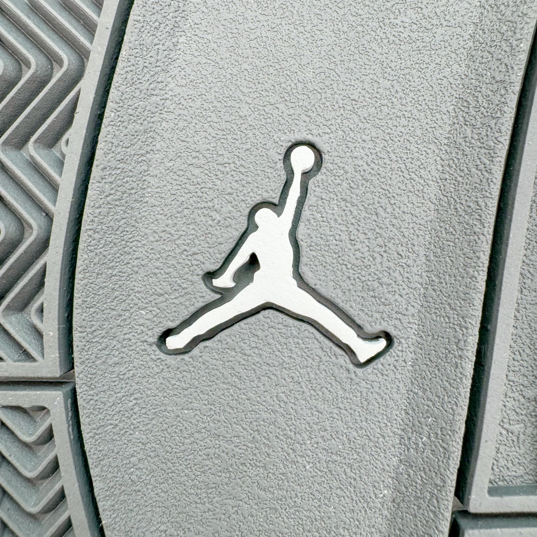 图片[21]-💰300 ＃KZ神版 Air Jordan AJ4 SE “Paris Olympics” 巴黎奥运会 FQ7928-001 独家外贸特供尺码含 45.5 49.5 50.5 国内外口碑最好最推荐的产品 市场中端王者 亲自操刀耗时半年巨作 全套原纸板楦头开发 确保原汁原味 完美呈现四代版型 一比一鞋头弧度高度鞋身弧度 此版本只针对中端市场 皮料材质有所更替 其他数据细节工艺流程均保持一致 绝不口嗨 细节品控鞋型随意秒杀市面3XX 4XX 原厂TPU网格鞋带扣 正确内里网布 菱角分明不变形无多余毛边 柔软性质感一致于原鞋 市场唯一原厂鞋扣模具 背面可见隐藏注塑口 原厂织唛标 原厂飞人电绣工艺 尾指中部跳三针 独家绑鞋带手法 印刷中底布 四线拉帮 米色美纹纸贴合固定 进口港宝加持 后跟自然饱满 全鞋荧光划线卡点 追求极致完美 每一双都是工艺品 多重QC质检 超越公司货的品控标准 实实在在的免检产品 尺码：40 40.5 41 42 42.5 43 44 44.5 45 45.5 46 47.5 48.5 49.5 50.5 编码：by3936070-运动鞋