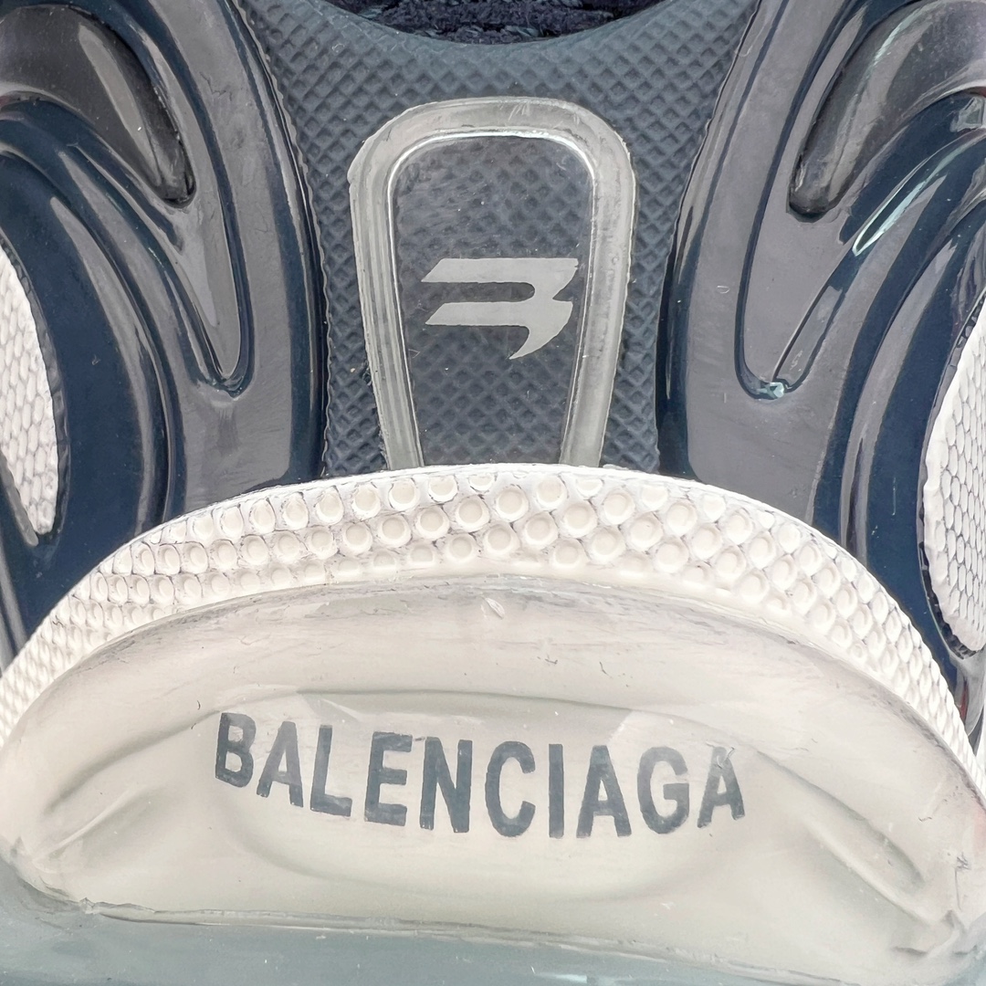 图片[12]-💰460 ＃VG零售版 BALENCIAGA Runner Sneaker 巴黎世家七代慢跑系列低帮复古野跑潮流运动鞋老爹鞋 尼龙和网布材质 磨损效果 鞋头边缘印有尺码 背面浮印尺码 外侧印有跑者徽标 鞋舌刺绣 Balenciaga 品牌标识 鞋跟背面 Balenciaga品牌标识 材质采用65%聚氨酯、35%聚酯纤维 全新 Runner 鞋型轮廓借鉴于 2000 年初的复古线条 搭载大网眼面料制成鞋面基础，由粉色、白色尼龍与橡胶质地覆盖鞋面诠释线条感 当中透过几道手缝线与折损痕更是精准的掌握历经时间淬炼的破旧痕迹 延续其手法至鞋领、鞋跟、鞋带、中底等部分均饰有破损及脏污之貌 尤其是鞋领处与鞋带孔眼条更是采用不规则做旧技术将内容物泡棉随机露出 尺码：35 36 37 38 39 40 41 42 43 44 45 46 编码：by5936030-运动鞋