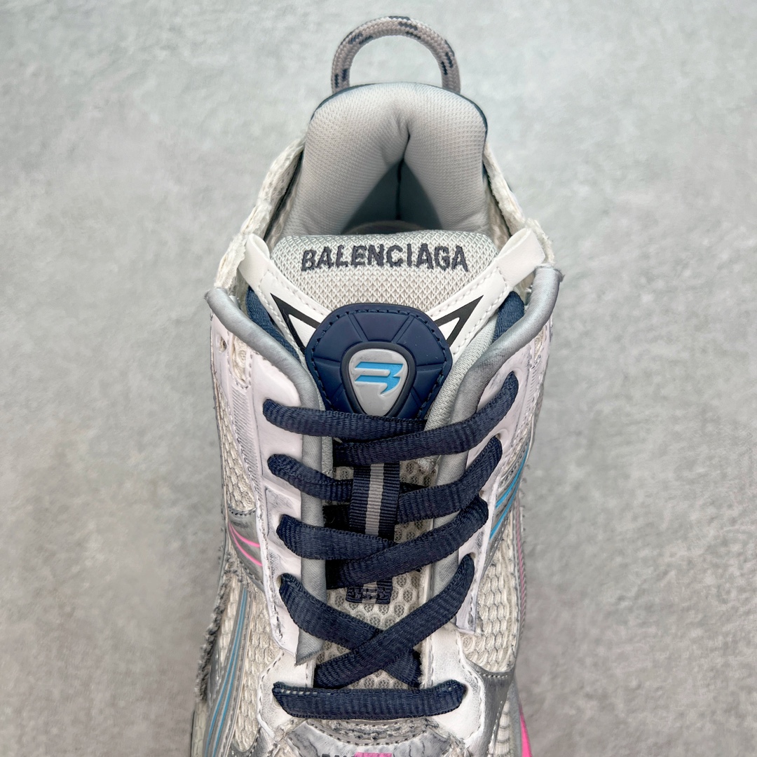 图片[5]-💰460 ＃VG零售版 BALENCIAGA Runner Sneaker 巴黎世家七代慢跑系列低帮复古野跑潮流运动鞋老爹鞋 尼龙和网布材质 磨损效果 鞋头边缘印有尺码 背面浮印尺码 外侧印有跑者徽标 鞋舌刺绣 Balenciaga 品牌标识 鞋跟背面 Balenciaga品牌标识 材质采用65%聚氨酯、35%聚酯纤维 全新 Runner 鞋型轮廓借鉴于 2000 年初的复古线条 搭载大网眼面料制成鞋面基础，由粉色、白色尼龍与橡胶质地覆盖鞋面诠释线条感 当中透过几道手缝线与折损痕更是精准的掌握历经时间淬炼的破旧痕迹 延续其手法至鞋领、鞋跟、鞋带、中底等部分均饰有破损及脏污之貌 尤其是鞋领处与鞋带孔眼条更是采用不规则做旧技术将内容物泡棉随机露出 尺码：35 36 37 38 39 40 41 42 43 44 45 46 编码：by5936030-运动鞋