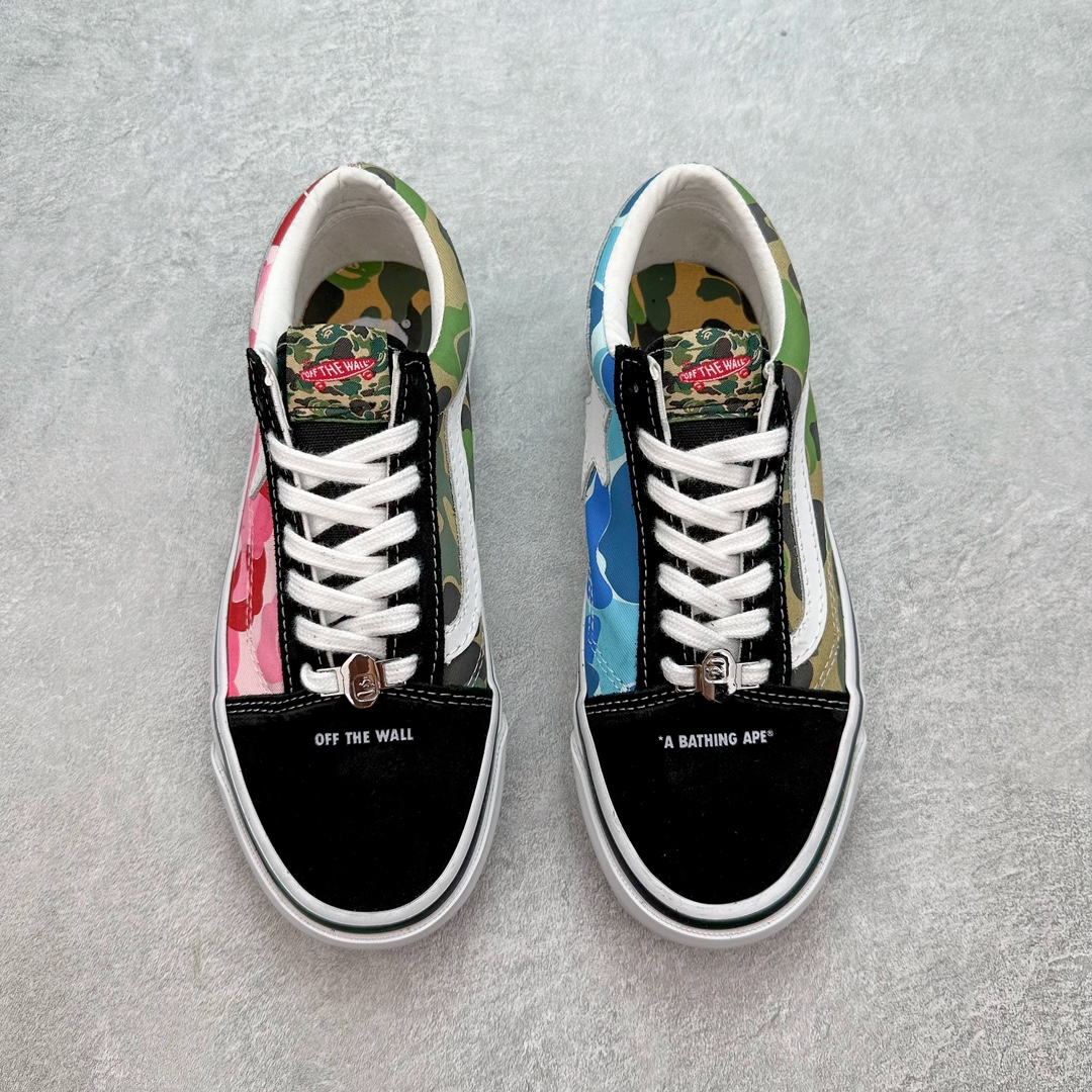 图片[2]-💰170 BAPE X Vans Old Skool 这次Bape与Vans premium高阶支线联名的细节也是做到极致 整体以Bape经典元素迷彩为主Vans条纹绿迷彩 Bape星标结合蓝迷彩和粉迷彩鸳鸯搭配 鞋头黑色麂皮一边印Vans品牌标志一边印有 Bape全称Logo 同时鞋头围条也运用了Bape元素鲨鱼齿加以包边 细节拉满 彰显联名 尺码：35-44（36.5 38.5 40.5 42.5） 编码：by2936040-运动鞋