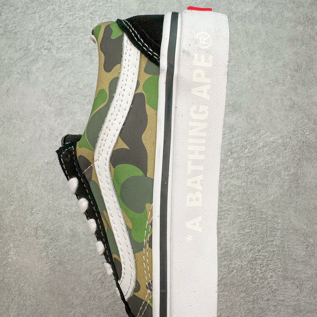 图片[7]-💰170 BAPE X Vans Old Skool 这次Bape与Vans premium高阶支线联名的细节也是做到极致 整体以Bape经典元素迷彩为主Vans条纹绿迷彩 Bape星标结合蓝迷彩和粉迷彩鸳鸯搭配 鞋头黑色麂皮一边印Vans品牌标志一边印有 Bape全称Logo 同时鞋头围条也运用了Bape元素鲨鱼齿加以包边 细节拉满 彰显联名 尺码：35-44（36.5 38.5 40.5 42.5） 编码：by2936040-运动鞋