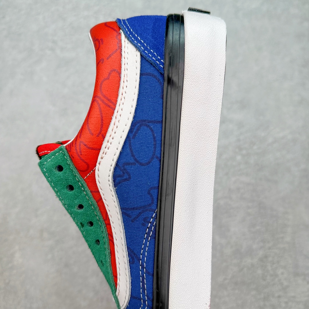 图片[7]-💰170 BAPE X Vans Old Skool 这次Bape与Vans premium高阶支线联名的细节也是做到极致 整体以Bape经典元素迷彩为主Vans条纹绿迷彩 Bape星标结合蓝迷彩和粉迷彩鸳鸯搭配 鞋头黑色麂皮一边印Vans品牌标志一边印有 Bape全称Logo 同时鞋头围条也运用了Bape元素鲨鱼齿加以包边 细节拉满 彰显联名 尺码：35-44（36.5 38.5 40.5 42.5） 编码：by2936040-运动鞋