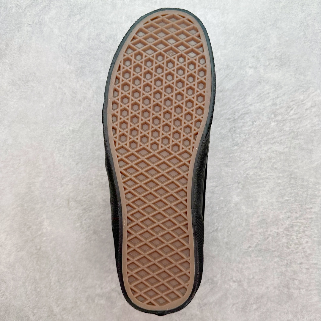 图片[9]-Vans Rowley Classics 黑武士 范斯官方 经典复古休闲滑板鞋 复古鞋型搭配全麂皮鞋身做工扎实 鞋两侧标志性Vans条纹Sidestripe 后跟压印数字“66/99”分表代表Vans品牌成立于1966和Rowley Pro诞生于1999 细节满满 货号：VN0009QJH1W 尺码：35 36 36.5 37 38 38.5 39 40 40.5 41 42 42.5 43 44-选品中心