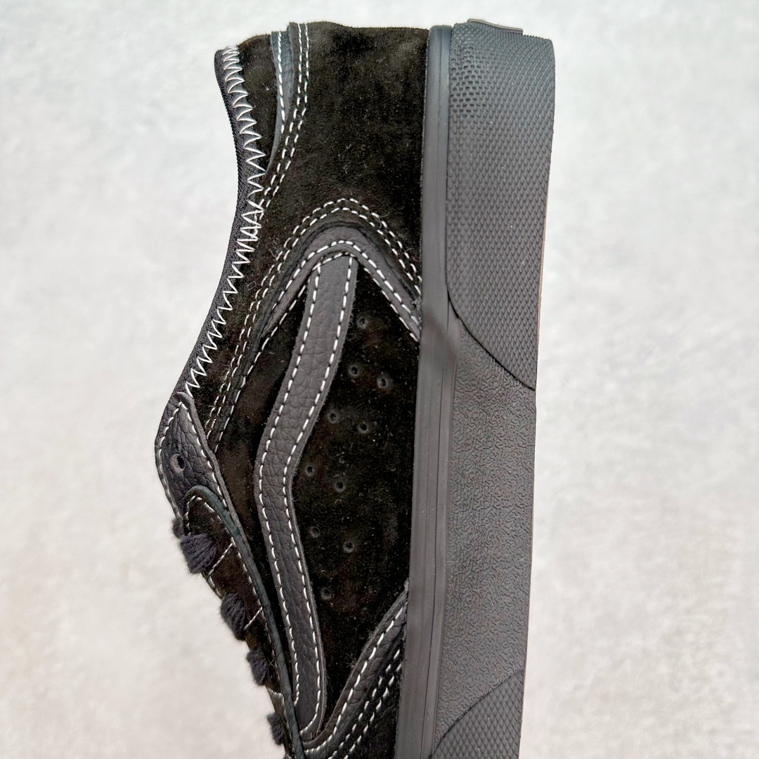 图片[7]-Vans Rowley Classics 黑武士 范斯官方 经典复古休闲滑板鞋 复古鞋型搭配全麂皮鞋身做工扎实 鞋两侧标志性Vans条纹Sidestripe 后跟压印数字“66/99”分表代表Vans品牌成立于1966和Rowley Pro诞生于1999 细节满满 货号：VN0009QJH1W 尺码：35 36 36.5 37 38 38.5 39 40 40.5 41 42 42.5 43 44-选品中心