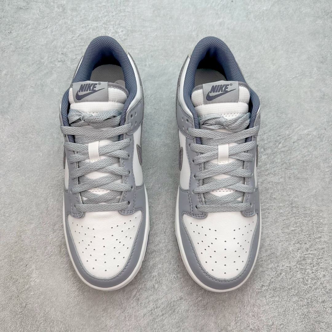 图片[2]-💰160 ＃K1 NK Dunk Low FJ4188-100 全新支线性价比拉满 迎合行情定价 正确头层皮料 细节均购入原鞋校对开发 全套原纸板楦头加持 细节品控鞋型稳定 独家私模官方最新原厂磨具打造大底 鞋头坡度极致还原 原盒原配 玻璃冲刀 超高清洁度 全鞋零毛边皮料切割 正确中底布背胶中底布拉帮走线 SIZE：36 36.5 37.5 38 38.5 39 40 40.5 41 42 42.5 43 44 44.5 45 46 编码：by2936030-运动鞋