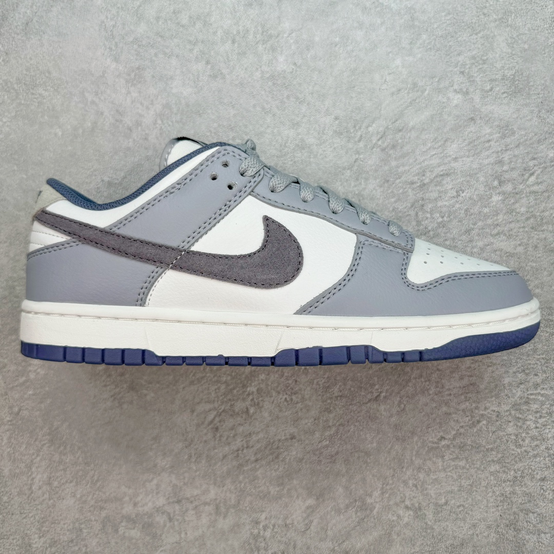 💰160 ＃K1 NK Dunk Low FJ4188-100 全新支线性价比拉满 迎合行情定价 正确头层皮料 细节均购入原鞋校对开发 全套原纸板楦头加持 细节品控鞋型稳定 独家私模官方最新原厂磨具打造大底 鞋头坡度极致还原 原盒原配 玻璃冲刀 超高清洁度 全鞋零毛边皮料切割 正确中底布背胶中底布拉帮走线 SIZE：36 36.5 37.5 38 38.5 39 40 40.5 41 42 42.5 43 44 44.5 45 46 编码：by2936030-运动鞋