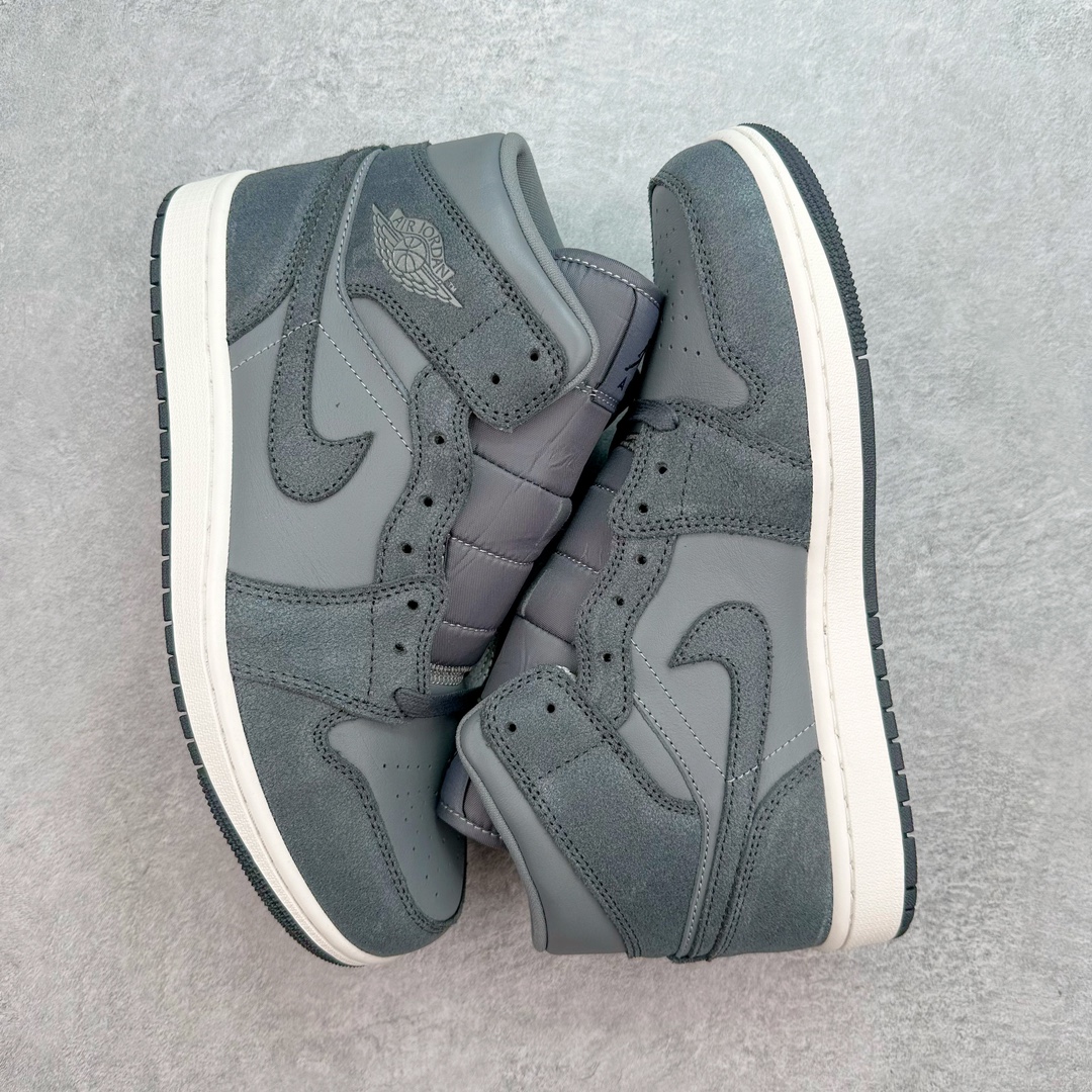 图片[3]-💰230 ＃DT纯原 Air Jordan AJ1 Mid 中帮 FJ3448-001 终端优势供应 市面中低帮最具代表性版本没有之一 口碑大厂出品 品控大底版型不断改良更新 全套原纸板楦头开发 确保原汁原味 完美呈现版型 完美零毛边处理 原厂内置全掌气垫 价格定位良心 平台专用代工流水线出品 一眼公司既视感 拿到手的一瞬间就与众不同 碾压市面所有版本 全部原鞋开发 每一个配色都会采购原鞋确认细节 打破市面看图做货无好货之说 SIZE：35.5 36 36.5 37.5 38 38.5 39 40 40.5 41 42 42.5 43 44 44.5 45 46 编码：by3936000-运动鞋