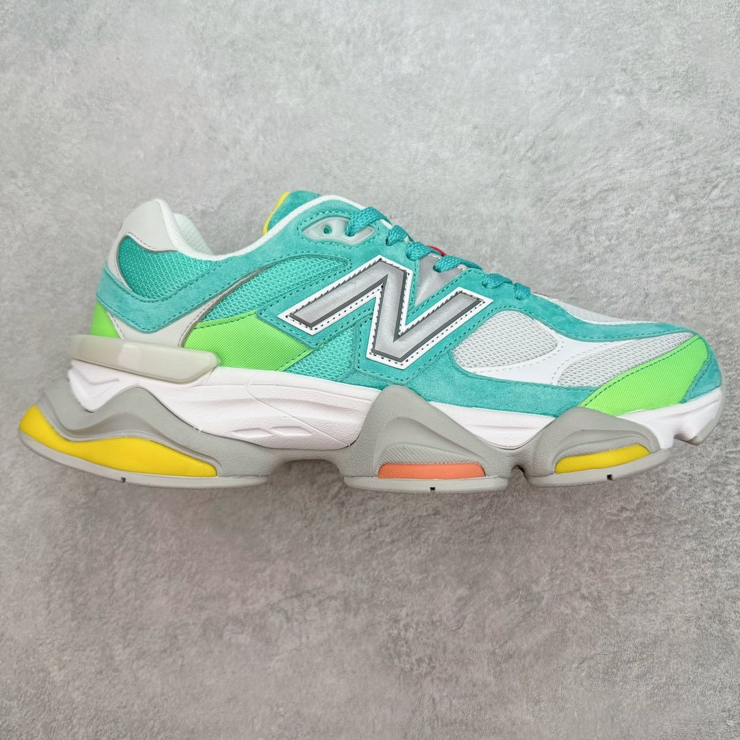 💰210 ＃AY纯原 New Balance NB9060系列 新百伦绒面革网布经典百搭防滑耐磨透气低帮生活休闲鞋 联名白绿 U9060DBT 全套原楦原纸板原厂数据开发 进口三明治网面 原装进口翻毛皮料正确绒感卡色 正确中底拉帮中底网布细节 原厂标裁 带紫光防伪 定制后跟透明水晶模块 冲裁组合 大底贴合程度胶水上色把控完美 整洁度挑战全网艺术家 多道序QC把关品质完善 匠心打造 耗时两个月开发完成 工艺极其复杂难度可想而知 新开独立私模大底 全网唯一正确六层组合大底 高端零售专供产物 Size：36 37 37.5 38 38.5 39 40 40.5 41 42 42.5 43 44 45.5 46.5 编码：by2936080-运动鞋