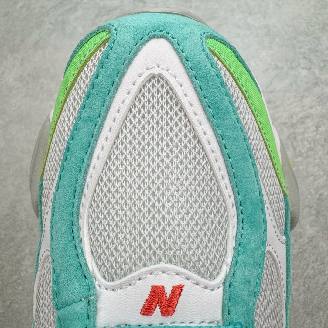 图片[13]-💰210 ＃AY纯原 New Balance NB9060系列 新百伦绒面革网布经典百搭防滑耐磨透气低帮生活休闲鞋 联名白绿 U9060DBT 全套原楦原纸板原厂数据开发 进口三明治网面 原装进口翻毛皮料正确绒感卡色 正确中底拉帮中底网布细节 原厂标裁 带紫光防伪 定制后跟透明水晶模块 冲裁组合 大底贴合程度胶水上色把控完美 整洁度挑战全网艺术家 多道序QC把关品质完善 匠心打造 耗时两个月开发完成 工艺极其复杂难度可想而知 新开独立私模大底 全网唯一正确六层组合大底 高端零售专供产物 Size：36 37 37.5 38 38.5 39 40 40.5 41 42 42.5 43 44 45.5 46.5 编码：by2936080-运动鞋