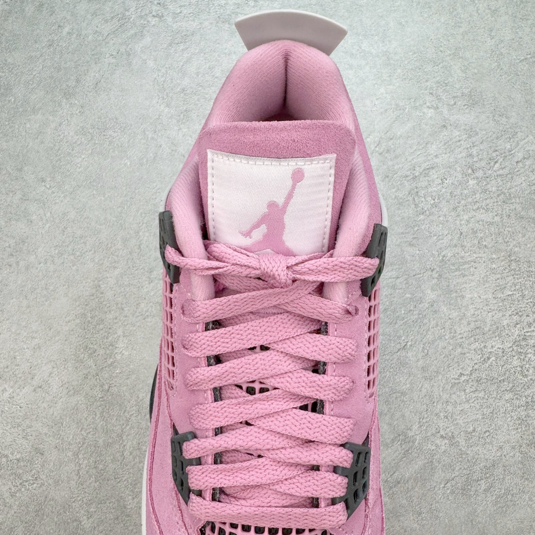 图片[5]-💰440 ＃GX Air Jordan AJ4 WMNS \”Orchid\” 猛男粉 AQ9129-501 圈内最强四代 独家外贸特供尺码含 45.5 49.5 50.5 耗时半年巨作 全套原纸板楦头开发 原厂特供皮料加持 确保原汁原味 完美呈现四代版型 一比一鞋头弧度高度鞋身弧度 数据细节工艺流程均保持原鞋一致 原厂TPU网格鞋带扣 正确内里网布 菱角分明不变形无多余毛边 柔软性质感一致于原鞋 市场唯一原厂鞋扣模具 背面可见隐藏注塑口 原厂织唛标 原厂飞人电绣工艺 尾指中部跳三针 独家绑鞋带手法 印刷中底布 四线拉帮 米色美纹纸贴合固定 进口港宝加持 后跟自然饱满 全鞋荧光划线卡点 追求极致完美 每一双都是工艺品 多重QC质检 超越公司货的品控标准 实实在在的免检产品 尺码：40 40.5 41 42 42.5 43 44 44.5 45 45.5 46 47.5 48.5 49.5 50.5 编码：by5936010-运动鞋