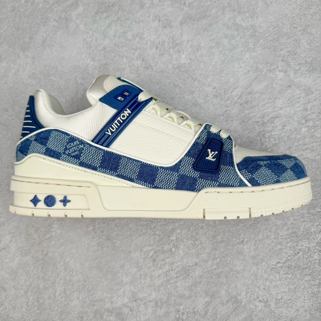 💰480 ＃GD广顶 Louis Vuitton Trainer lv路易威登时装走秀运动时尚板鞋 外贸零售特供批次 2023全新纸板数据 印花高频效果碾压市面 市售天花板产物 耗时半年巨作 全套原厂新版原纸板楦头开发 原厂特供皮料加持 市场所有版本中综合最强的货品 GD实力大厂出品 全网最全配色更新最快 最成熟的做工稳定的品控 完美鞋型超高的清洁度 零毛边线头瑕疵 全套原楦原纸版原鞋开模 全网最具灵魂的版型 正确原装黄色鞋盒 正确中底印花 鞋面印花3D高频深度立体 全鞋电脑针车 紧密相连 针距密度一致 环保乳胶注塑鞋垫 厚度脚感还原原版 皮面裁剪部位 统一油边封口工艺 原装橡胶大底含胶量大底组合零偏差 专柜全套包装 防尘袋 说明书 质保卡 男女鞋 尺码：35 36 37 38 39 40 41 42 43 44 45 编码：by5936050-运动鞋