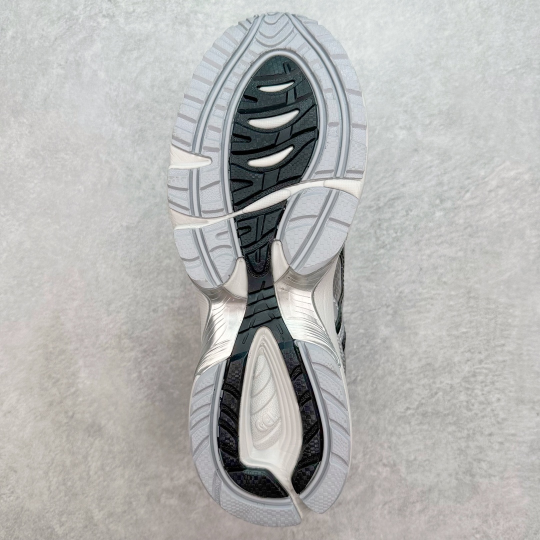 图片[9]-ASICS Tiger GEL-1090V2 系列亚瑟士低帮户外风休闲运动跑步鞋 早在 2019 年 ASICS 就推出了流行的 2004 GEL-1090 的新版本 该产品因其复古外观和舒适的造型而被推向现代街头服饰 现在ASICS 以时下流行的运动美学改造鞋款 以对跑步者的新诠释打造全新 GEL-1090 v2 在新版本中 ASICS 专注于日常衣橱的采用 将优质绒面革和柔软皮革的毛绒组合拼凑在运动鞋的覆盖层上 以柔和的配色为重点，新运动鞋的改良美学为 2019 年发布的 GEL-1090 的金属色调提供了一种简约的选择 然而 它曾经受到运动员广泛喜爱的流线型轮廓在新型号中保持不变 将舒适性和多功能性保持在设计的核心 这款运动鞋还保留了网眼鞋身 确保透气性 圆形鞋带确保贴合 在原版的新进展中 该品牌使用 GEL 系列的最新技术开发更新了运动鞋的外观 简约之选 新运动鞋的改良美学 尺码：36 37 37.5 38 39 39.5 40 40.5 41.5 42 42.5 43.5 44 44.5 45-选品中心