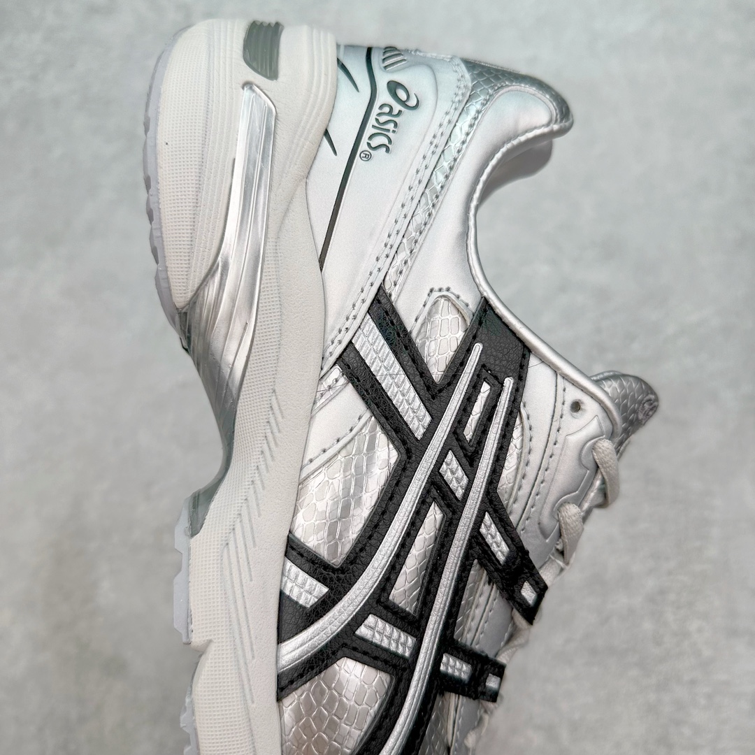 图片[6]-ASICS Tiger GEL-1090V2 系列亚瑟士低帮户外风休闲运动跑步鞋 早在 2019 年 ASICS 就推出了流行的 2004 GEL-1090 的新版本 该产品因其复古外观和舒适的造型而被推向现代街头服饰 现在ASICS 以时下流行的运动美学改造鞋款 以对跑步者的新诠释打造全新 GEL-1090 v2 在新版本中 ASICS 专注于日常衣橱的采用 将优质绒面革和柔软皮革的毛绒组合拼凑在运动鞋的覆盖层上 以柔和的配色为重点，新运动鞋的改良美学为 2019 年发布的 GEL-1090 的金属色调提供了一种简约的选择 然而 它曾经受到运动员广泛喜爱的流线型轮廓在新型号中保持不变 将舒适性和多功能性保持在设计的核心 这款运动鞋还保留了网眼鞋身 确保透气性 圆形鞋带确保贴合 在原版的新进展中 该品牌使用 GEL 系列的最新技术开发更新了运动鞋的外观 简约之选 新运动鞋的改良美学 尺码：36 37 37.5 38 39 39.5 40 40.5 41.5 42 42.5 43.5 44 44.5 45-选品中心