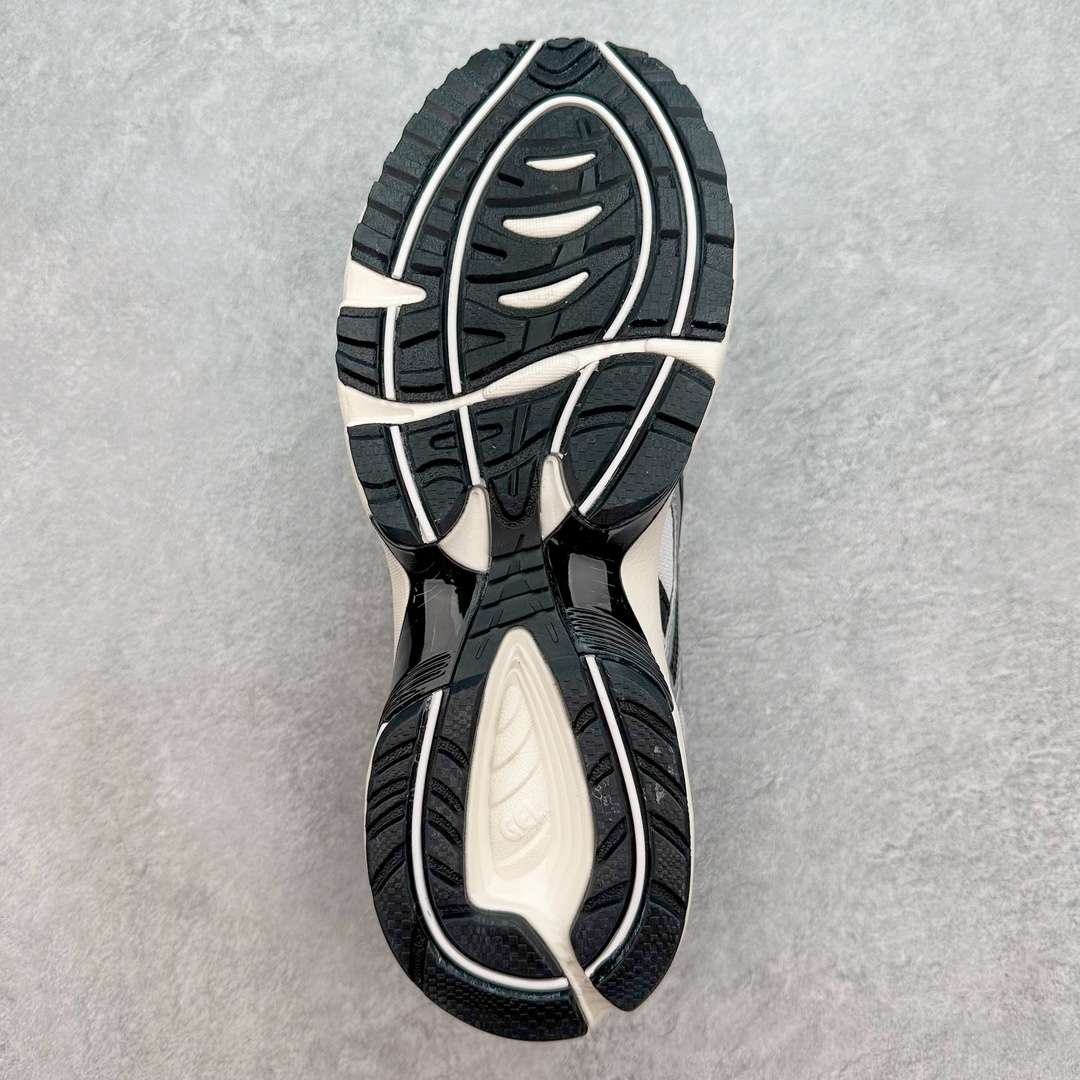 图片[9]-ASICS Tiger GEL-1090V2 系列亚瑟士低帮户外风休闲运动跑步鞋 早在 2019 年 ASICS 就推出了流行的 2004 GEL-1090 的新版本 该产品因其复古外观和舒适的造型而被推向现代街头服饰 现在ASICS 以时下流行的运动美学改造鞋款 以对跑步者的新诠释打造全新 GEL-1090 v2 在新版本中 ASICS 专注于日常衣橱的采用 将优质绒面革和柔软皮革的毛绒组合拼凑在运动鞋的覆盖层上 以柔和的配色为重点，新运动鞋的改良美学为 2019 年发布的 GEL-1090 的金属色调提供了一种简约的选择 然而 它曾经受到运动员广泛喜爱的流线型轮廓在新型号中保持不变 将舒适性和多功能性保持在设计的核心 这款运动鞋还保留了网眼鞋身 确保透气性 圆形鞋带确保贴合 在原版的新进展中 该品牌使用 GEL 系列的最新技术开发更新了运动鞋的外观 简约之选 新运动鞋的改良美学 尺码：36 37 37.5 38 39 39.5 40 40.5 41.5 42 42.5 43.5 44 44.5 45-选品中心