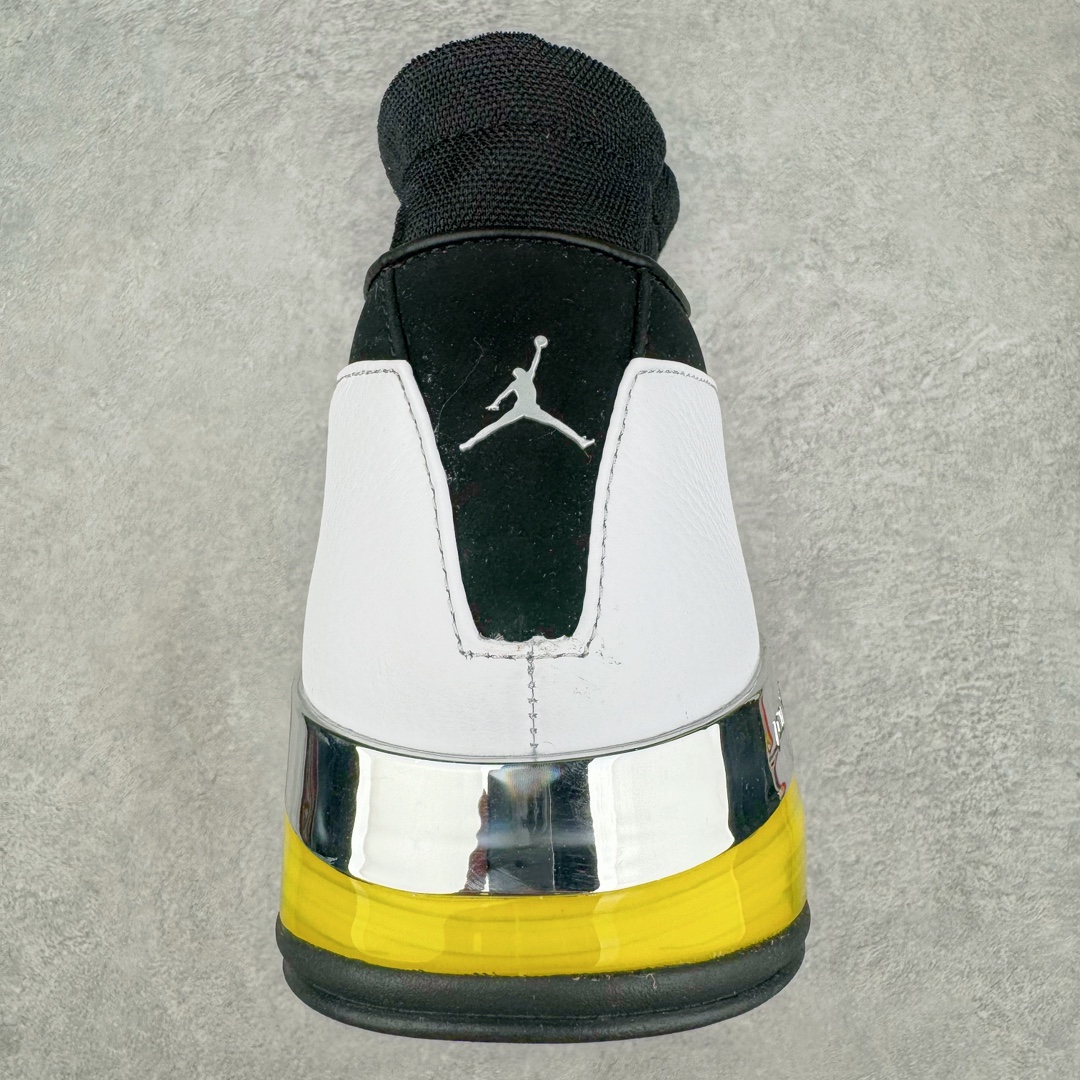 图片[8]-💰630 ＃纯原 Air Jordan AJ17 Low \”Lightning\” 白黑黄 货号：FJ0395-100 延续高帮版本的整体轮廓 白色皮革鞋身辅以明黄色中底以及后跟金属质感的环绕稳定片构建 当时 Air Jordan 17 的 Logo 设计也很写意 将「17」数字组合成字母「n」注入 Jordan 标识中 中底配置方面 低帮与高帮一致 采用覆盖全掌的 Y 字形碳板 搭配中底前掌内嵌的 Zoom Air 与后掌大面积 Tuned Air 吹塑气垫 最大区别在于 鞋带上方取消了高帮版本 压印有音符元素的锁扣鞋盖 改用一体式 Dynamic Fit 袜套示人 在当年看相当前卫 同时提供更为舒适的完整包裹 尺码：41 42 42.5 43 44 44.5 45 46 47.5 编码：by6936090-运动鞋