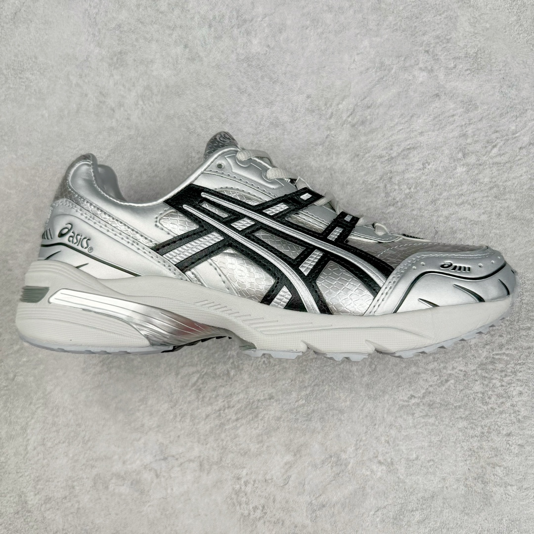 ASICS Tiger GEL-1090V2 系列亚瑟士低帮户外风休闲运动跑步鞋 早在 2019 年 ASICS 就推出了流行的 2004 GEL-1090 的新版本 该产品因其复古外观和舒适的造型而被推向现代街头服饰 现在ASICS 以时下流行的运动美学改造鞋款 以对跑步者的新诠释打造全新 GEL-1090 v2 在新版本中 ASICS 专注于日常衣橱的采用 将优质绒面革和柔软皮革的毛绒组合拼凑在运动鞋的覆盖层上 以柔和的配色为重点，新运动鞋的改良美学为 2019 年发布的 GEL-1090 的金属色调提供了一种简约的选择 然而 它曾经受到运动员广泛喜爱的流线型轮廓在新型号中保持不变 将舒适性和多功能性保持在设计的核心 这款运动鞋还保留了网眼鞋身 确保透气性 圆形鞋带确保贴合 在原版的新进展中 该品牌使用 GEL 系列的最新技术开发更新了运动鞋的外观 简约之选 新运动鞋的改良美学 尺码：36 37 37.5 38 39 39.5 40 40.5 41.5 42 42.5 43.5 44 44.5 45-选品中心
