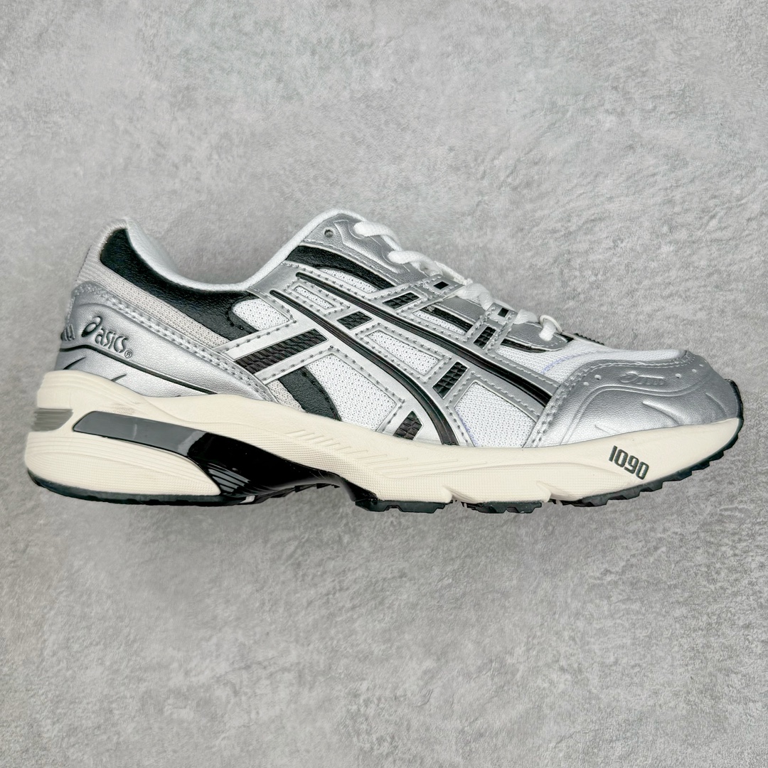 ASICS Tiger GEL-1090V2 系列亚瑟士低帮户外风休闲运动跑步鞋 早在 2019 年 ASICS 就推出了流行的 2004 GEL-1090 的新版本 该产品因其复古外观和舒适的造型而被推向现代街头服饰 现在ASICS 以时下流行的运动美学改造鞋款 以对跑步者的新诠释打造全新 GEL-1090 v2 在新版本中 ASICS 专注于日常衣橱的采用 将优质绒面革和柔软皮革的毛绒组合拼凑在运动鞋的覆盖层上 以柔和的配色为重点，新运动鞋的改良美学为 2019 年发布的 GEL-1090 的金属色调提供了一种简约的选择 然而 它曾经受到运动员广泛喜爱的流线型轮廓在新型号中保持不变 将舒适性和多功能性保持在设计的核心 这款运动鞋还保留了网眼鞋身 确保透气性 圆形鞋带确保贴合 在原版的新进展中 该品牌使用 GEL 系列的最新技术开发更新了运动鞋的外观 简约之选 新运动鞋的改良美学 尺码：36 37 37.5 38 39 39.5 40 40.5 41.5 42 42.5 43.5 44 44.5 45-选品中心