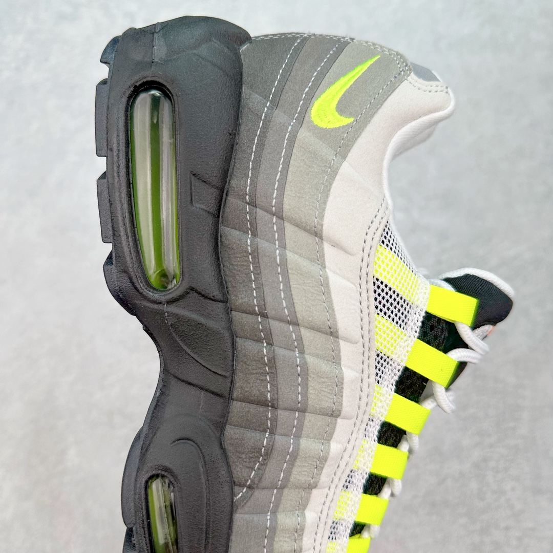 图片[6]-💰180 ＃MX版 NK Air Max 95 复古减震气垫跑鞋 CW6575-001 经典重温 外单专供大厂出品 品质稳定 一百余色 终端操作 鞋款设计灵感源于人体构造 中底设计基于人体的脊柱构造 是整体设计的核心 尼龙孔眼代表了肋骨 而分层式面板和网眼象征着肌肉纤维和肉体组织 Air Max 95采用了两个独立的吹塑成型的Air-Sole单元 并首次在前掌使用可视化气垫设计 Swoosh logo夜当作一个 点符号放在了鞋子的后帮位置 20年的发展让 AIR MAX 95有了不同的故事 20年后再度面向世人的时候 焕然一新的面貌 让人有了另外一种清新脱俗的感觉 SIZE：36 36.5 37.5 38 38.5 39 40 40.5 41 42 42.5 43 44 44.5 45 46 47.5 48 编码：Xby2936050-运动鞋