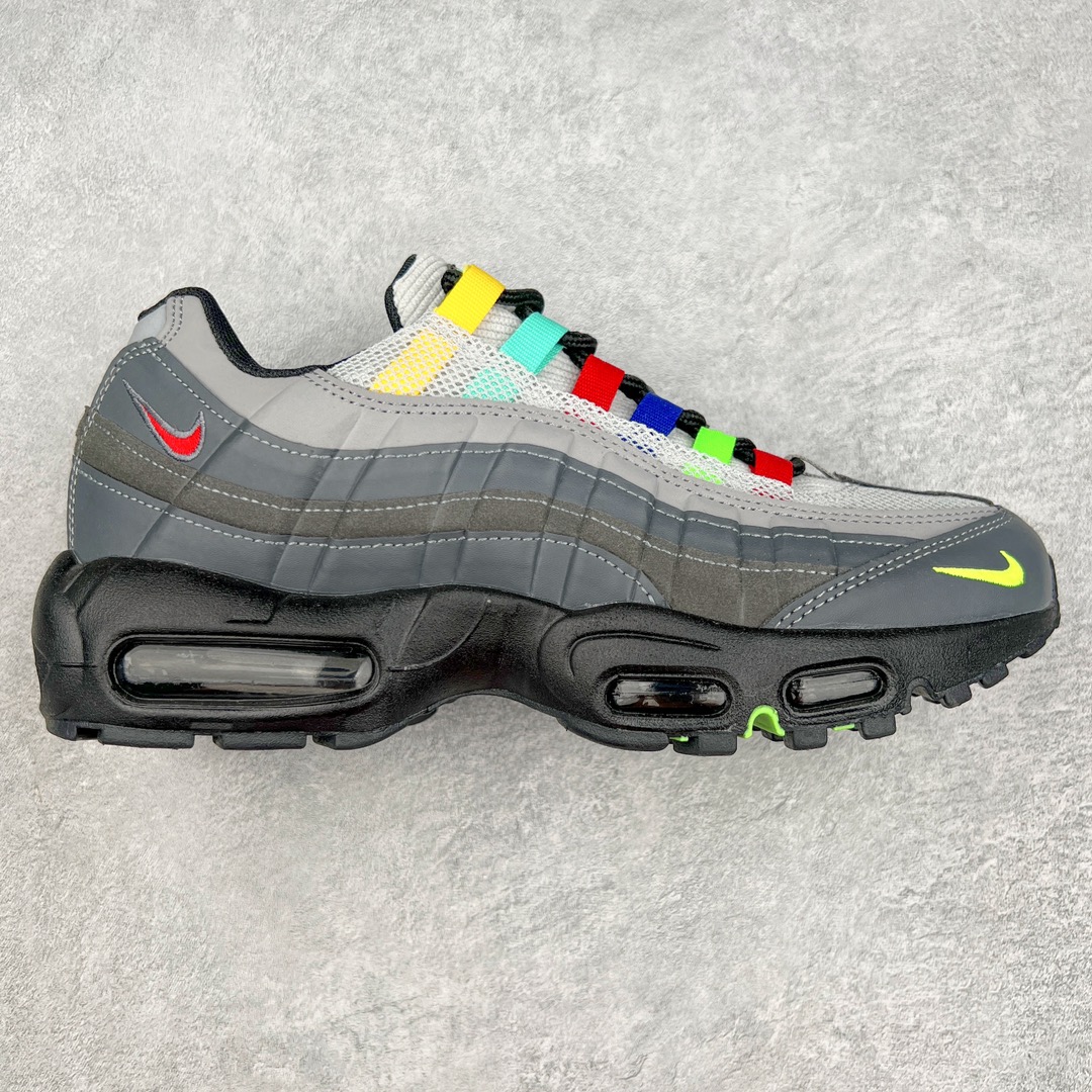 💰180 ＃MX版 NK Air Max 95 复古减震气垫跑鞋 810374-078 经典重温 外单专供大厂出品 品质稳定 一百余色 终端操作 鞋款设计灵感源于人体构造 中底设计基于人体的脊柱构造 是整体设计的核心 尼龙孔眼代表了肋骨 而分层式面板和网眼象征着肌肉纤维和肉体组织 Air Max 95采用了两个独立的吹塑成型的Air-Sole单元 并首次在前掌使用可视化气垫设计 Swoosh logo夜当作一个 点符号放在了鞋子的后帮位置 20年的发展让 AIR MAX 95有了不同的故事 20年后再度面向世人的时候 焕然一新的面貌 让人有了另外一种清新脱俗的感觉 SIZE：36 36.5 37.5 38 38.5 39 40 40.5 41 42 42.5 43 44 44.5 45 46 47.5 48 编码：Xby2936050-运动鞋