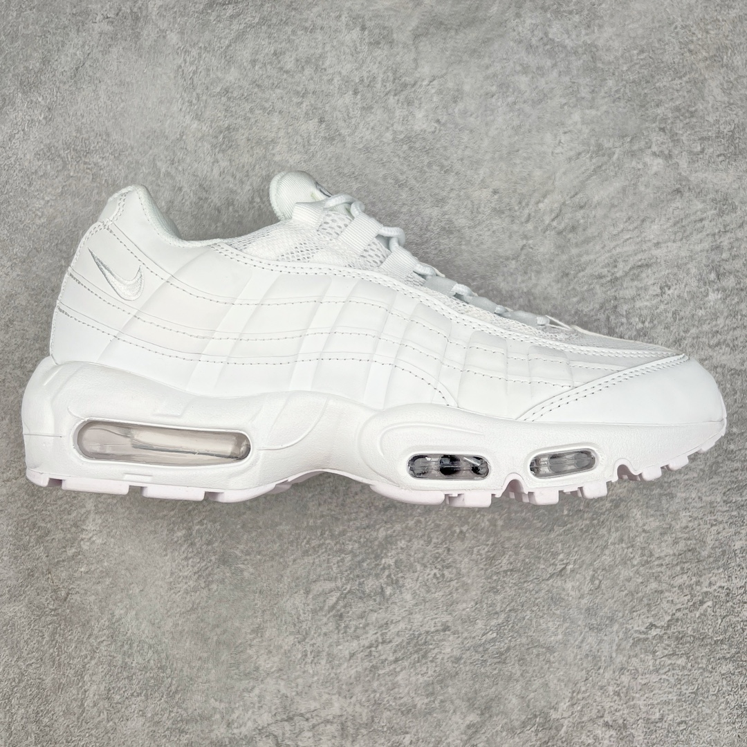 💰180 ＃MX版 NK Air Max 95 复古减震气垫跑鞋 经典重温 外单专供大厂出品 品质稳定 一百余色 终端操作 鞋款设计灵感源于人体构造 中底设计基于人体的脊柱构造 是整体设计的核心 尼龙孔眼代表了肋骨 而分层式面板和网眼象征着肌肉纤维和肉体组织 Air Max 95采用了两个独立的吹塑成型的Air-Sole单元 并首次在前掌使用可视化气垫设计 Swoosh logo夜当作一个 点符号放在了鞋子的后帮位置 20年的发展让 AIR MAX 95有了不同的故事 20年后再度面向世人的时候 焕然一新的面貌 让人有了另外一种清新脱俗的感觉 SIZE：36 36.5 37.5 38 38.5 39 40 40.5 41 42 42.5 43 44 44.5 45 46 47.5 48 编码：Xby2936050-运动鞋