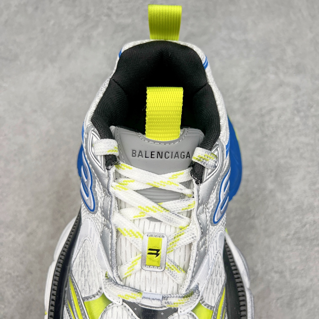 图片[5]-💰370 ＃VG零售版 BALENCIAGA 10XL Sneakers 巴黎世家十二代网布系带低帮走秀复古老爹鞋 全套原纸板楦头开发 最原汁原味的灵魂版型 全鞋荧光划线卡点 胶水把控整洁度追求极致完美 每一双都是工艺品 多重QC质检 超越公司货的品控标准 实实在在的免检产品 原盒原配 正确字体电绣 粗细、位置、大小正确 侧边TPU 透气孔匹配意产原版 正确分离大底 TPU软底 原版一致大底LOGO 立体感十足 原厂皮料水洗做旧 采购原厂网纱 不含皮革 网布材料和聚氨酯 磨损效果 展现品牌对于新潮事物的热情 这款鞋子拥有巨大尺寸和醒目设计 符合当下”老爹鞋”的趋势 鞋子采用银灰配色 营造出低调而不失华丽的效果 10XL的尺码使它成为市场中最显眼的存在 适合追求个性化的人群 Balenciaga始终站在时尚前沿 此次发布的产品再次体现了他们的创新能力 尺码：35 36 37 38 39 40 41 42 43 44 45 46 编码：by4936040-运动鞋