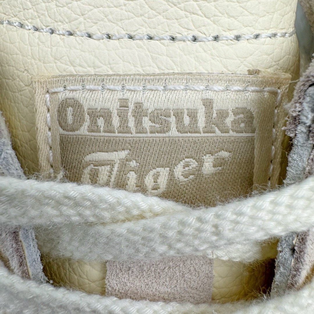 图片[17]-＃HK纯原 Asics Onitsuka Tiger MEXICO 66 亚瑟士鬼冢虎复古经典板鞋 市场最强版本 头层小羊皮加持 海外订单工厂出品 超成熟稳定的做工品控 原装全套纸板楦头开发 原汁原味 完美呈现版型 私模正确鞋底咬花纹路 一比一鞋头弧度高度鞋身弧度 绝不口嗨 细节品控鞋型随意秒杀市面 原档咬花纹路私模大底 一个单元有六个三角形 总体形拼接呈现花瓣状 官方四联吊牌 原装Ortholite轻量化鞋垫 原盒原配 质保卡 说明书 钢印防尘纸 纸板中底带钢印 乳胶组合鞋垫 支持全方位的对比专柜 产品从款式颜色造型上体现出追求舒适和细节的完美 鞋类更是推崇手工制作的严谨与完美 融舒适性与可穿性的设计风格 注重细节的完美和别致魅力 既保持稳重 又不失轻松的时尚感 尺码：36 37 37.5 38 39 39.5 40 40.5 41.5 42 42.5 43.5 44 45 46-选品中心
